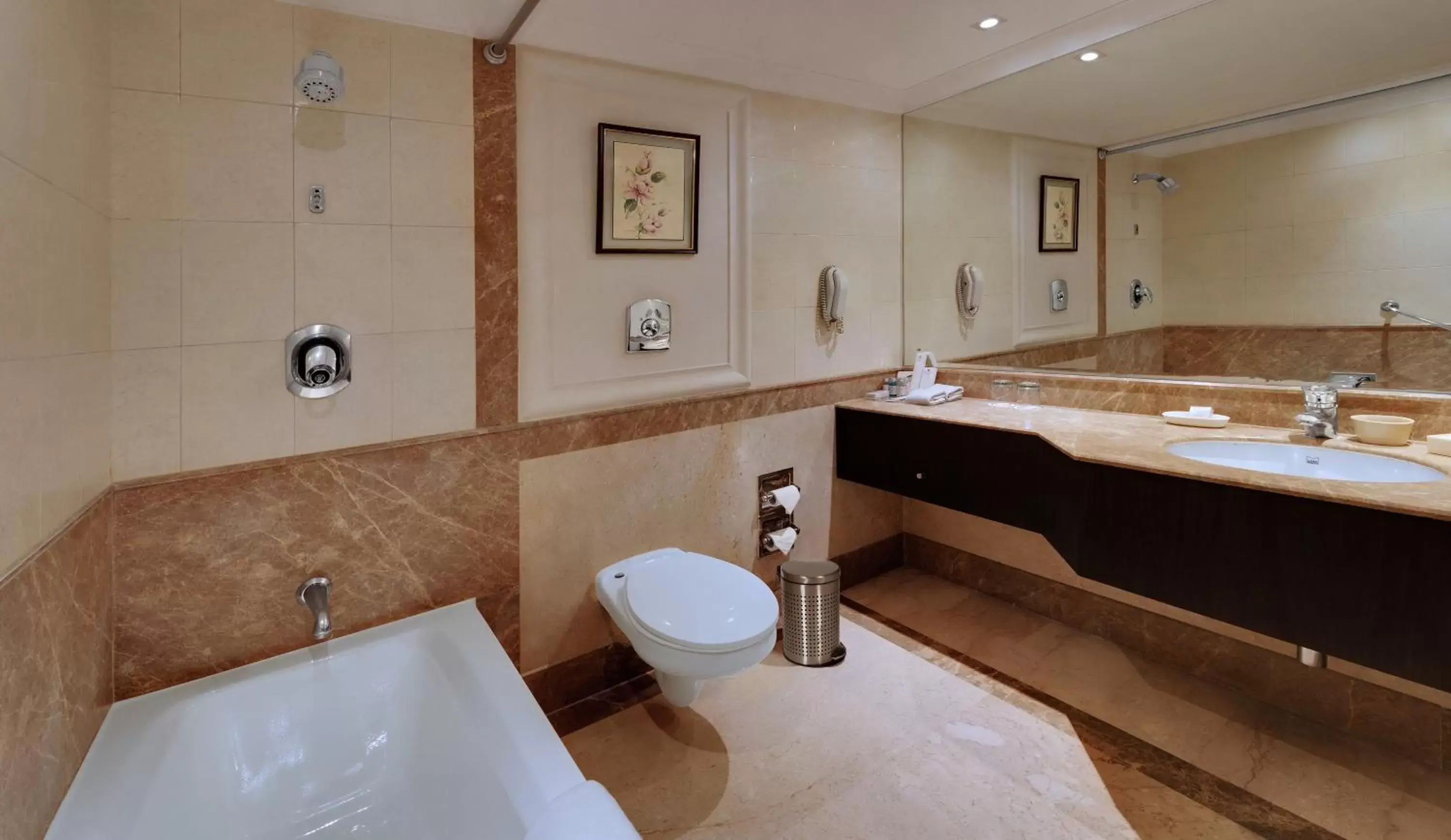 Bathroom in Ramada Plaza by Wyndham JHV Varanasi