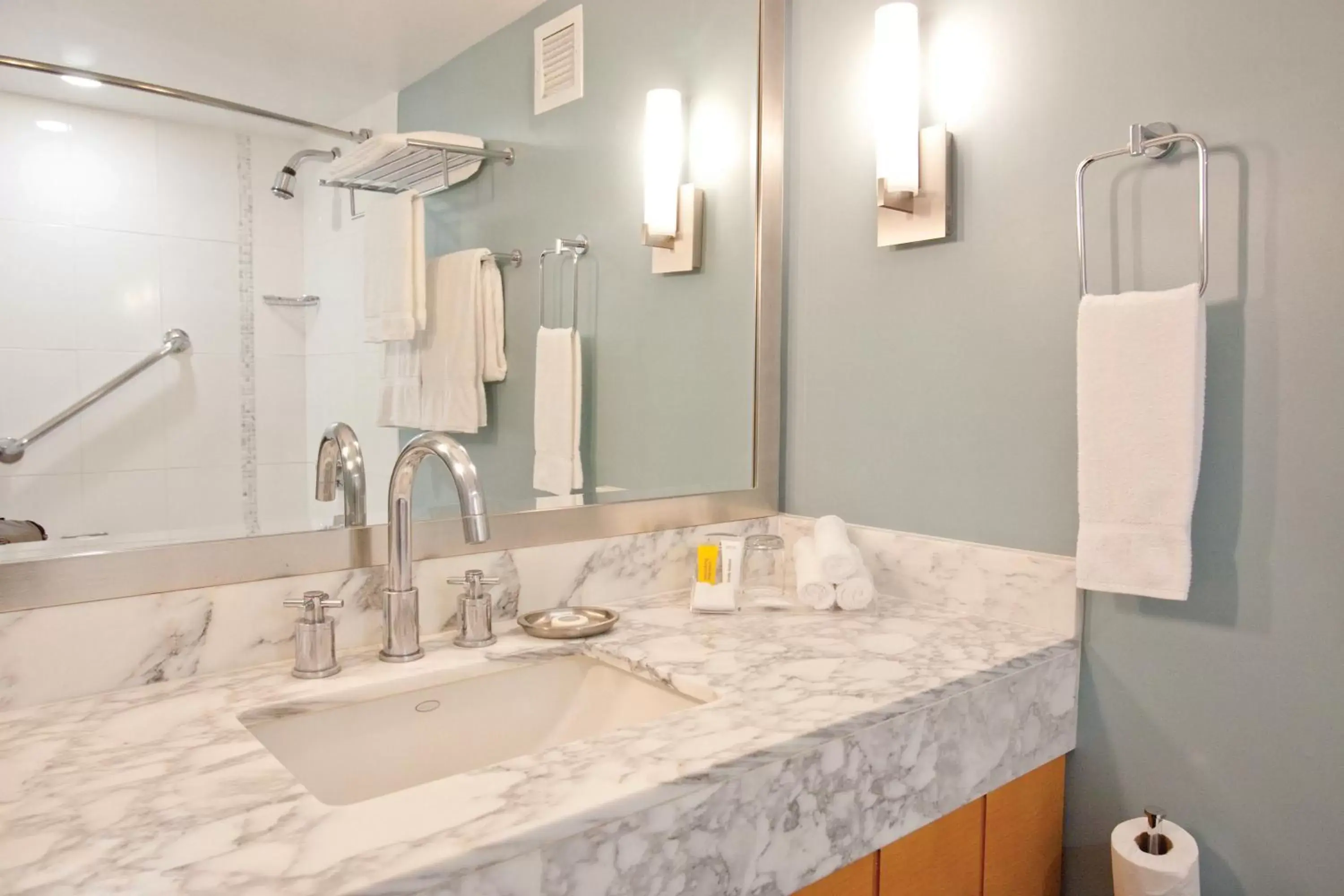 Bathroom in Ala Moana Hotel - Resort Fee Included