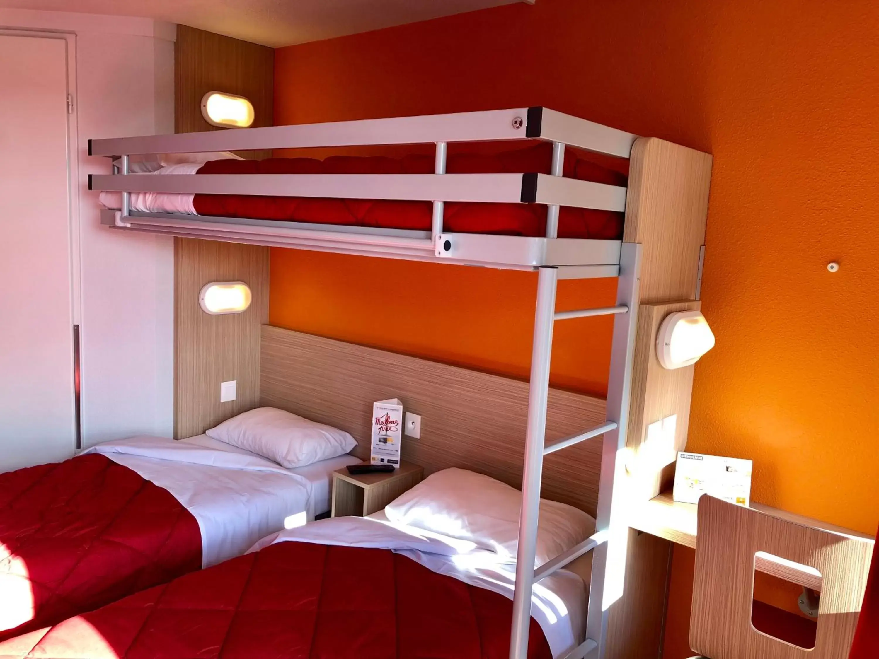 Photo of the whole room, Bunk Bed in Premiere Classe Perpignan Sud