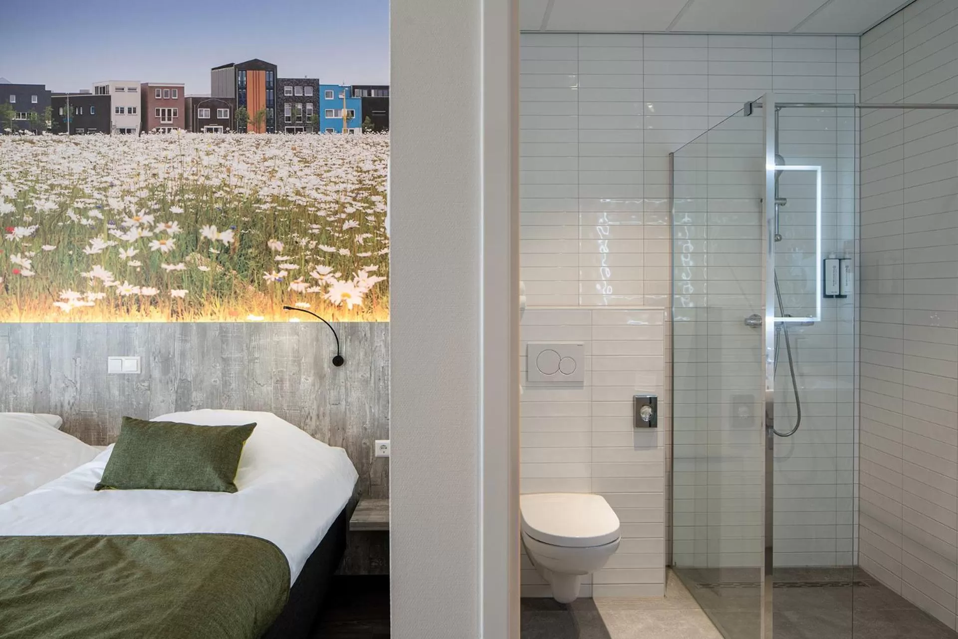 Shower, Bed in ibis Styles Almere
