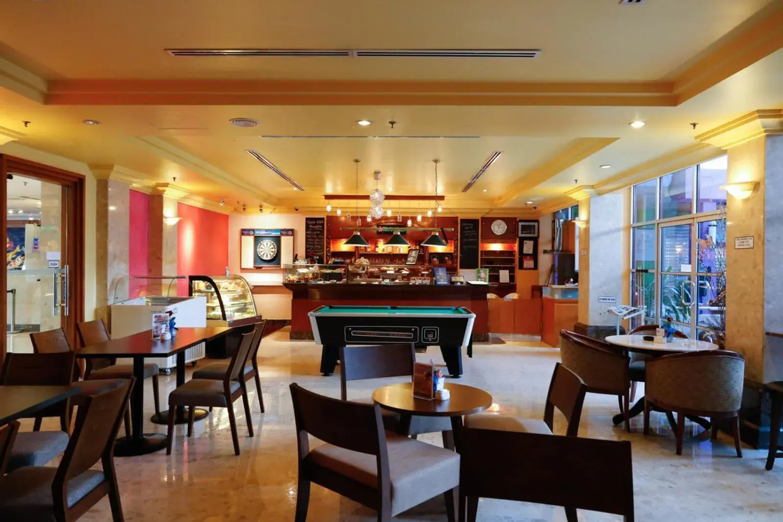 Lounge or bar, Billiards in Hotel Maluri
