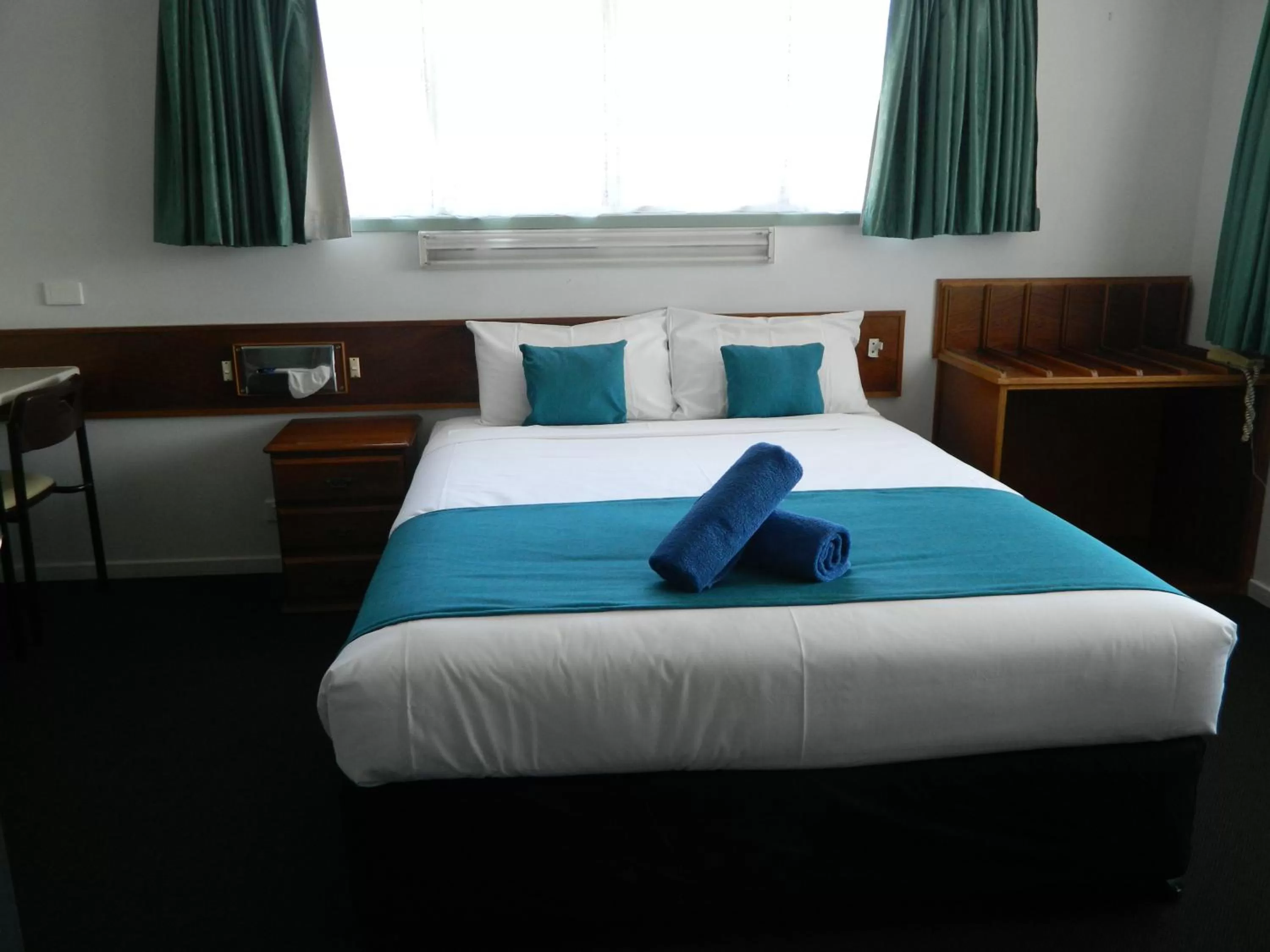 Bedroom, Bed in Coachman Motel