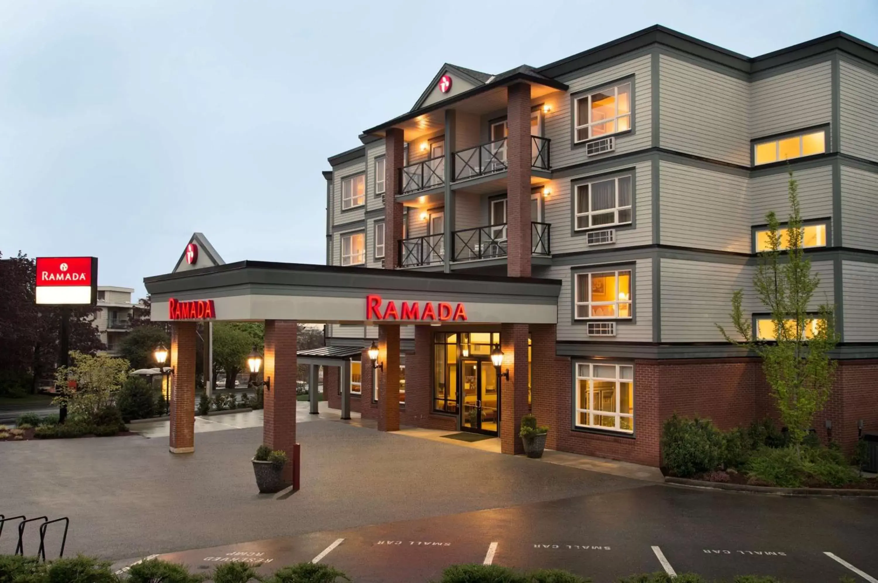 Property building in Ramada by Wyndham Nanaimo Property building in Ramada by Wyndham Nanaimo