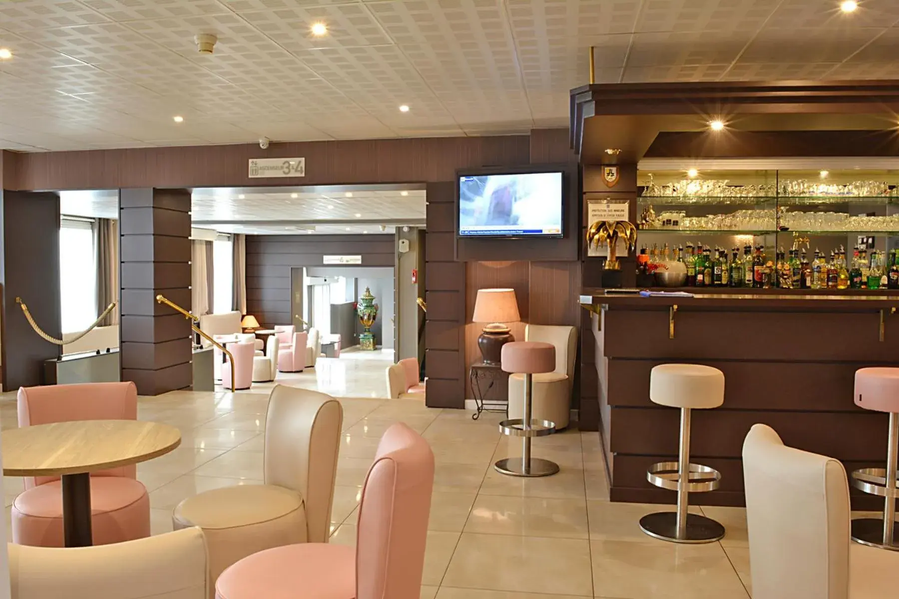 Lounge or bar, Lounge/Bar in Hôtel Croix des Bretons - Lourdes Pyrénées