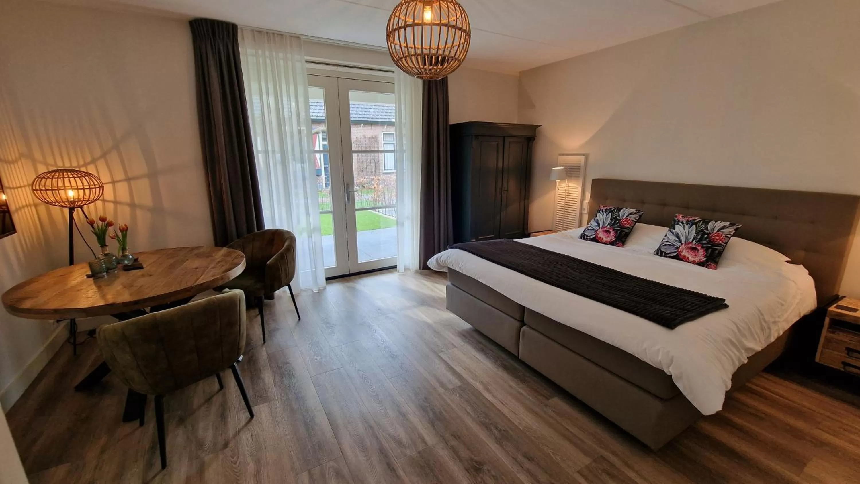 Patio, Bed in B&B De Droomhoeve