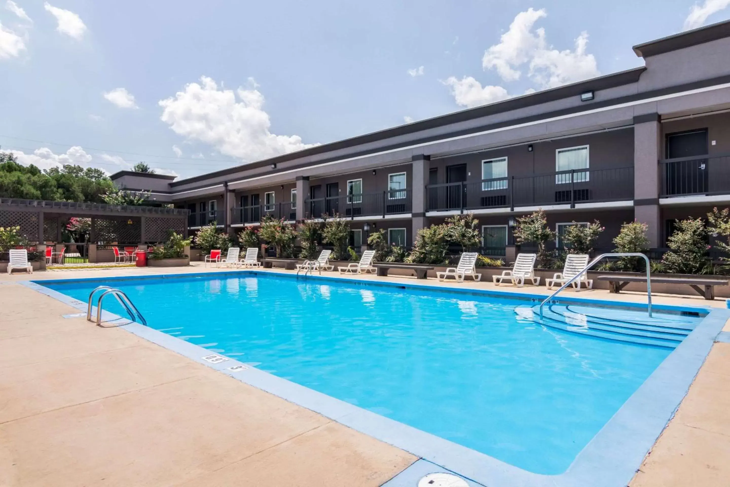 On site, Swimming Pool in Clarion Inn & Suites Russellville I-40