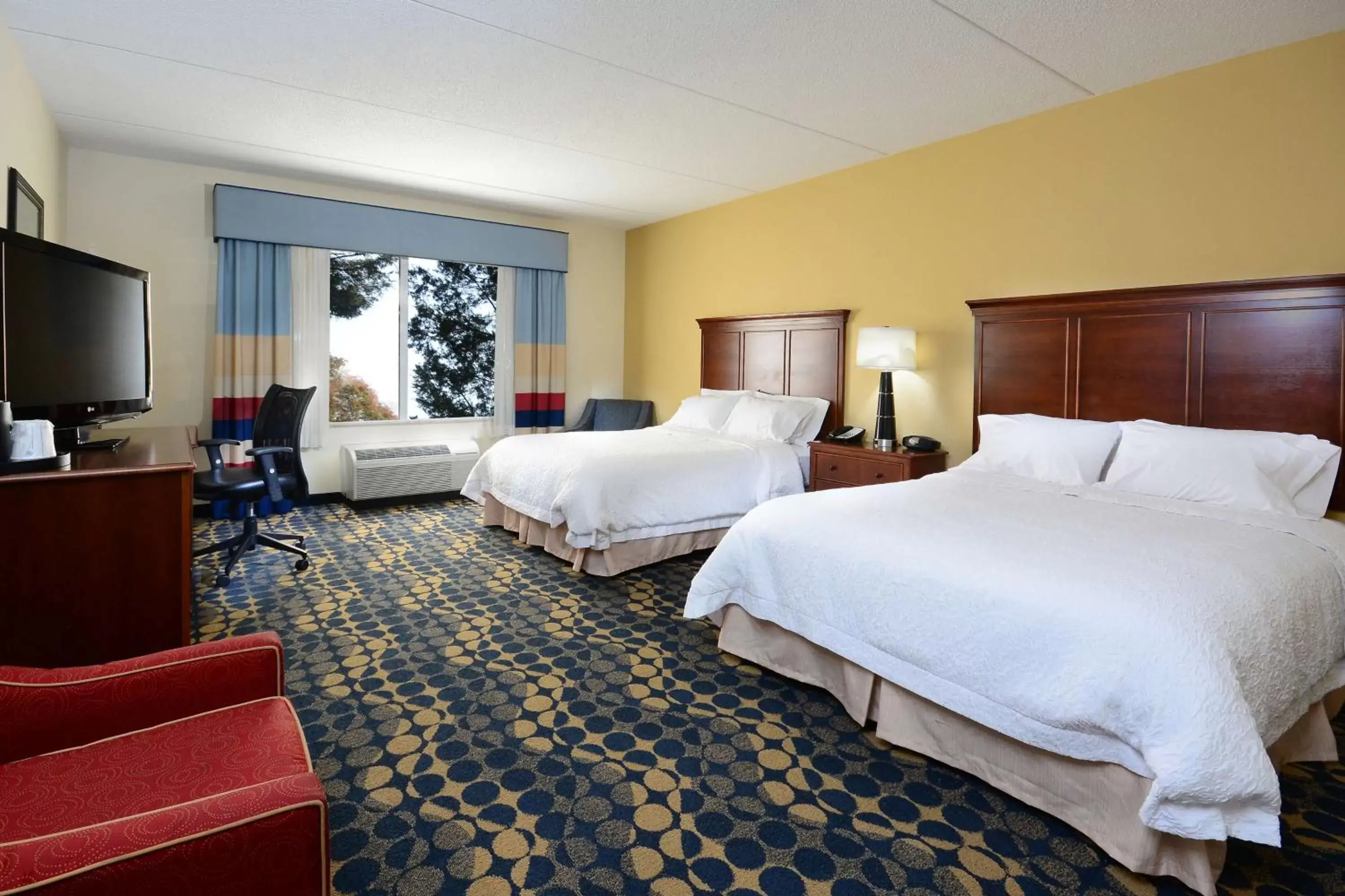 Bed in Hampton Inn & Suites Durham North I-85