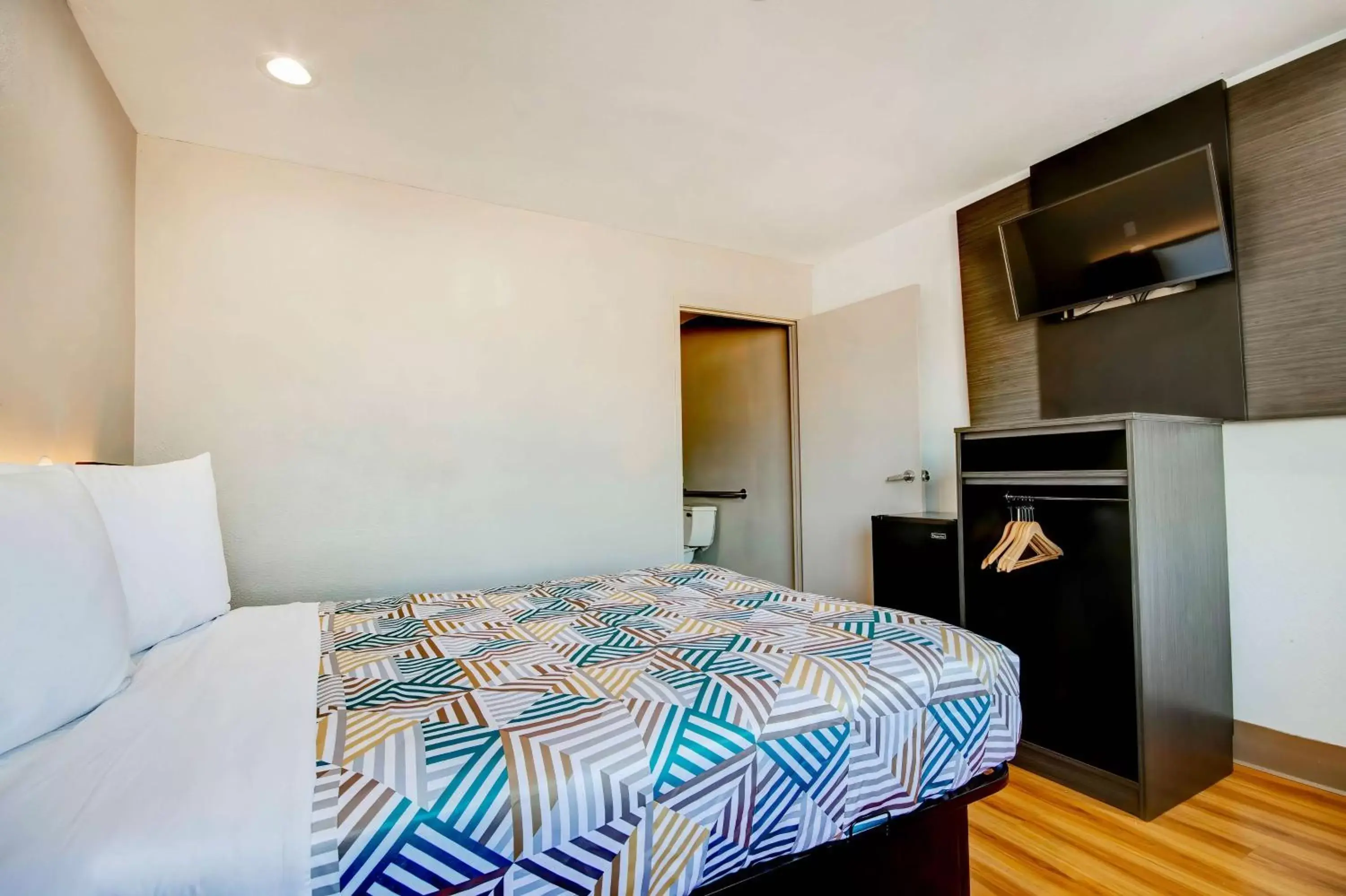 Bedroom, Bed in Motel 6-Port Allen, LA - Baton Rouge Bedroom, Bed in Motel 6-Port Allen, LA - Baton Rouge