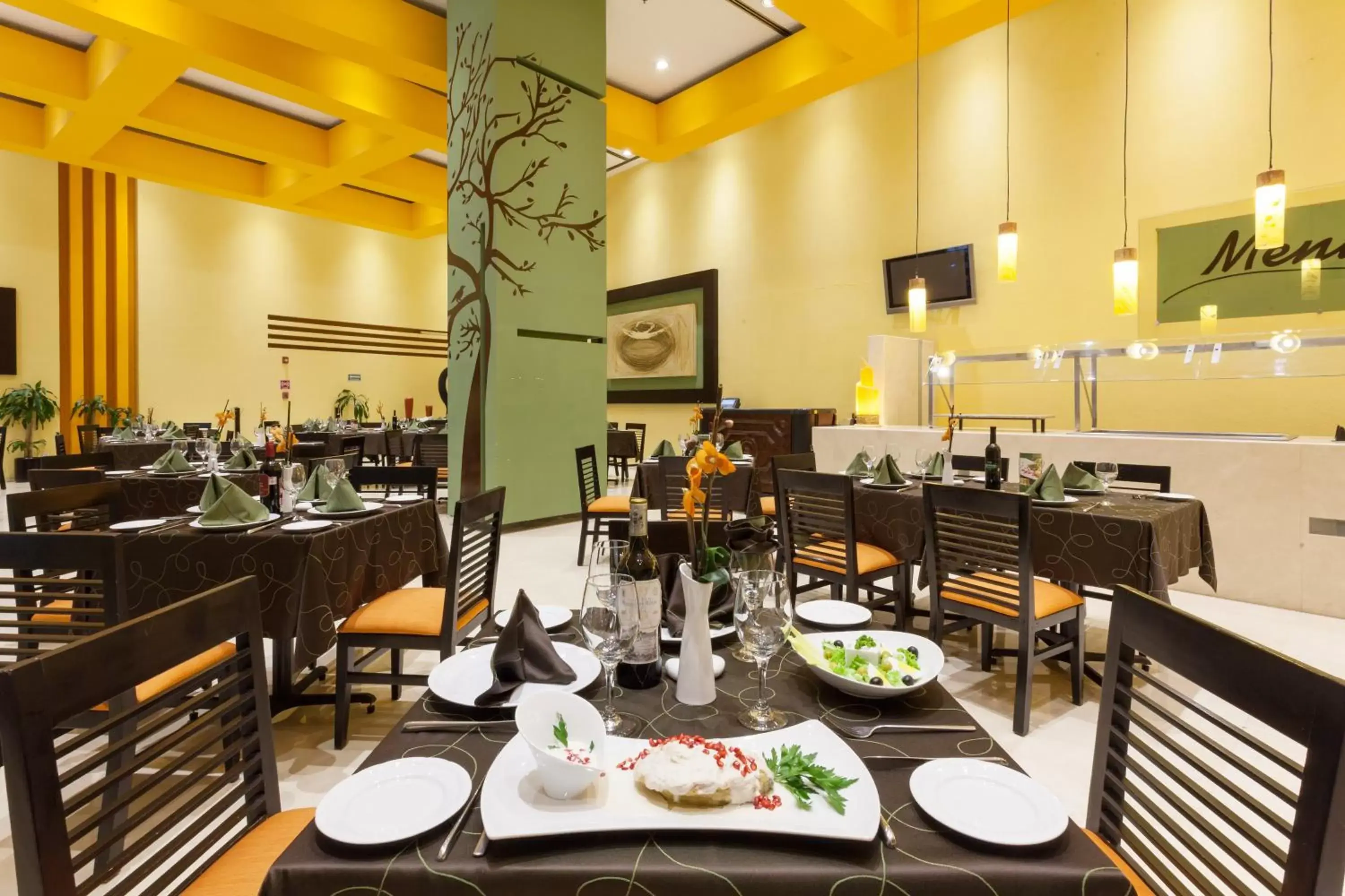 Restaurant/Places to Eat in Holiday Inn Puebla Finsa, an IHG Hotel