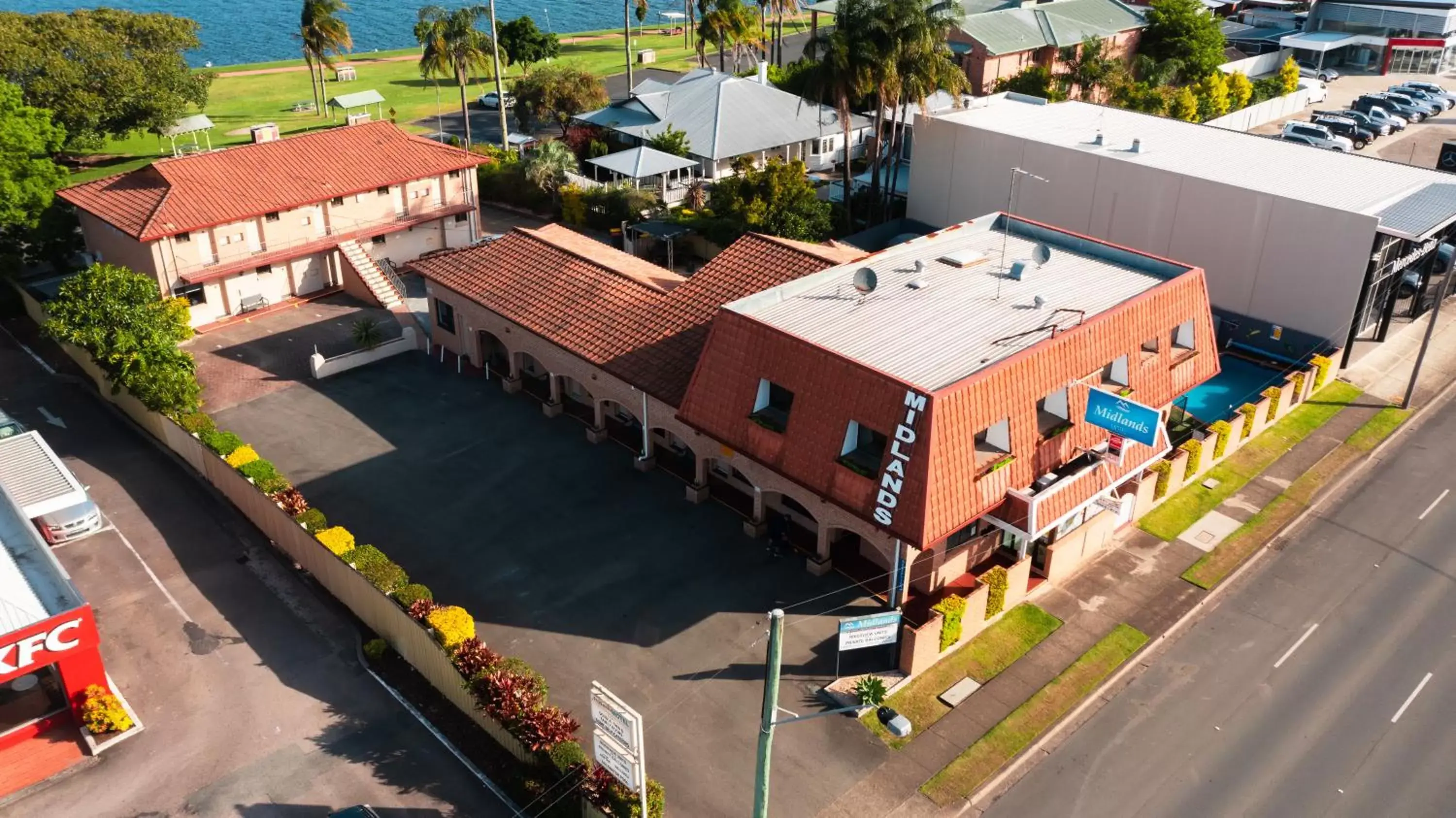 Property building, Bird's-eye View in Midlands Motel