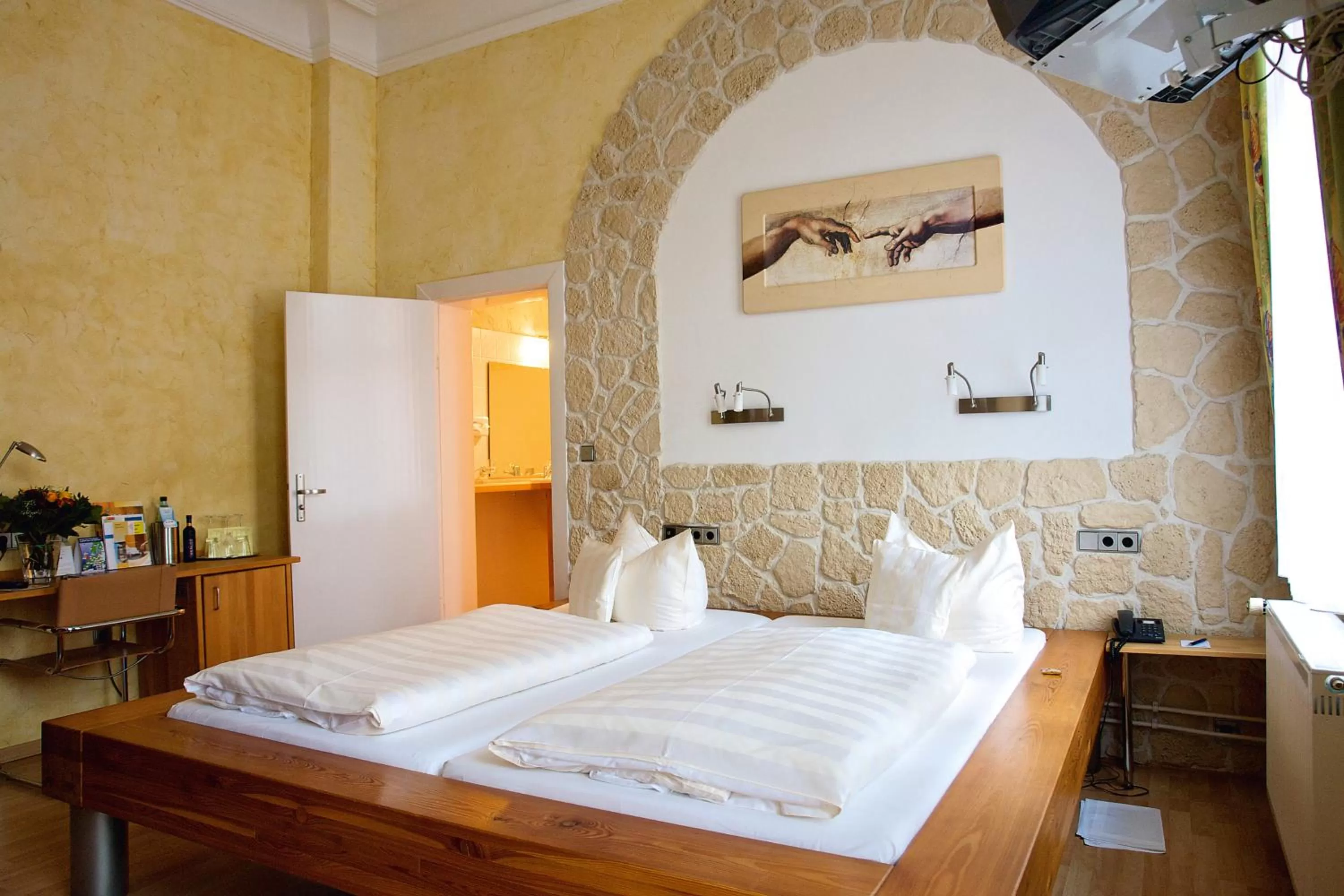 Bed in Hotel Deutsches Haus