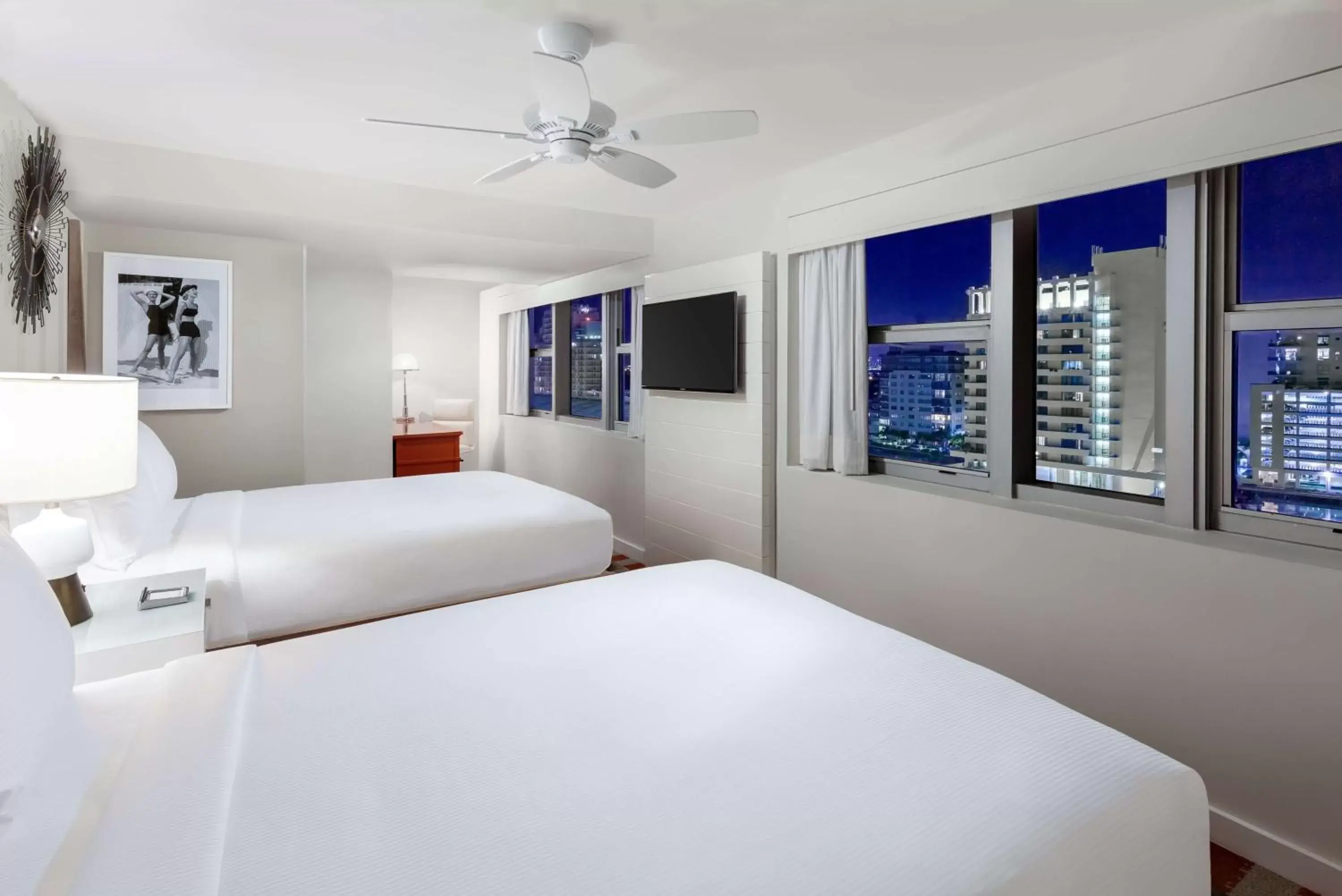 Bedroom, Bed in Hilton Cabana Miami Beach