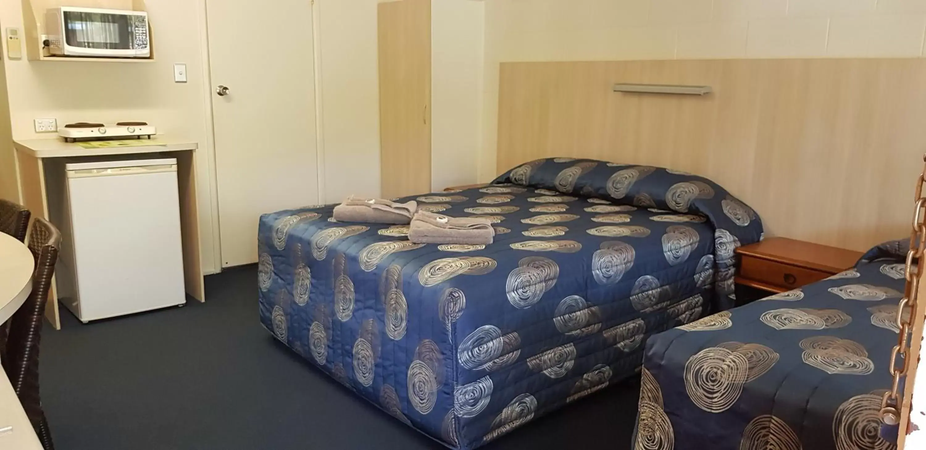 Photo of the whole room, Bed in Mango Tree Motel Photo of the whole room, Bed in Mango Tree Motel