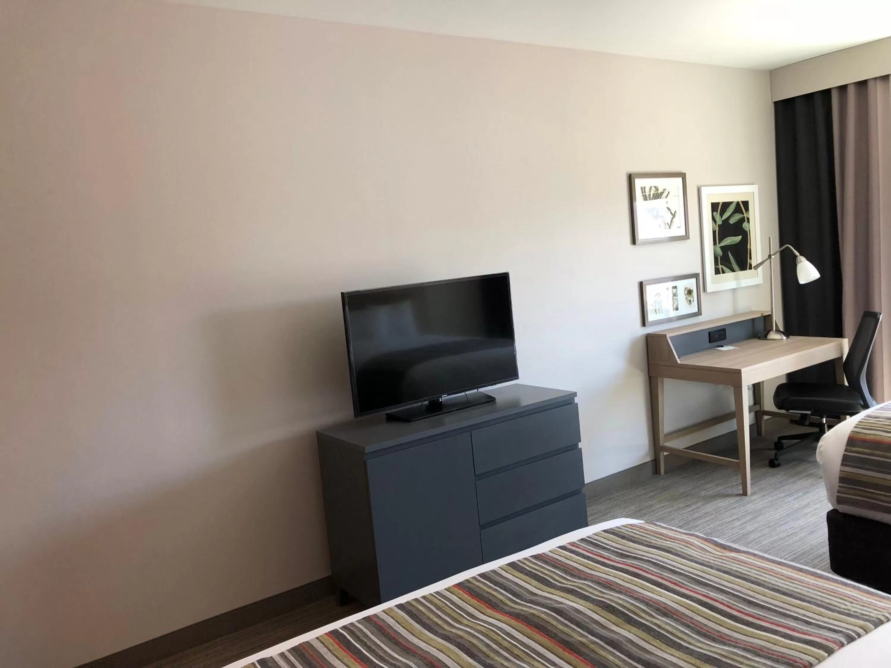 TV and multimedia, Bed in Country Inn & Suites by Radisson, Page, AZ