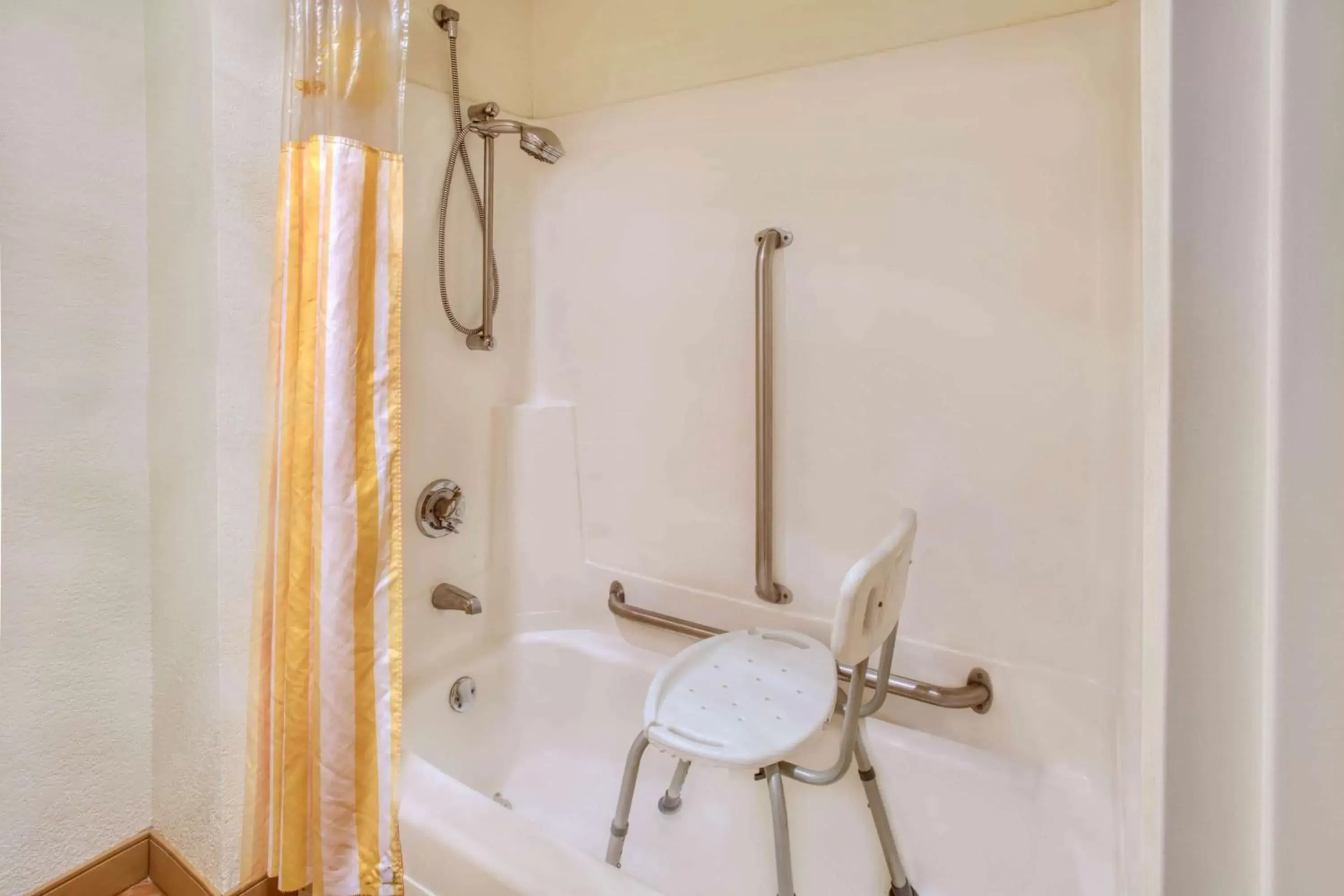 Bathroom in La Quinta Inn by Wyndham Minneapolis Airport Bloomington Bathroom in La Quinta Inn by Wyndham Minneapolis Airport Bloomington