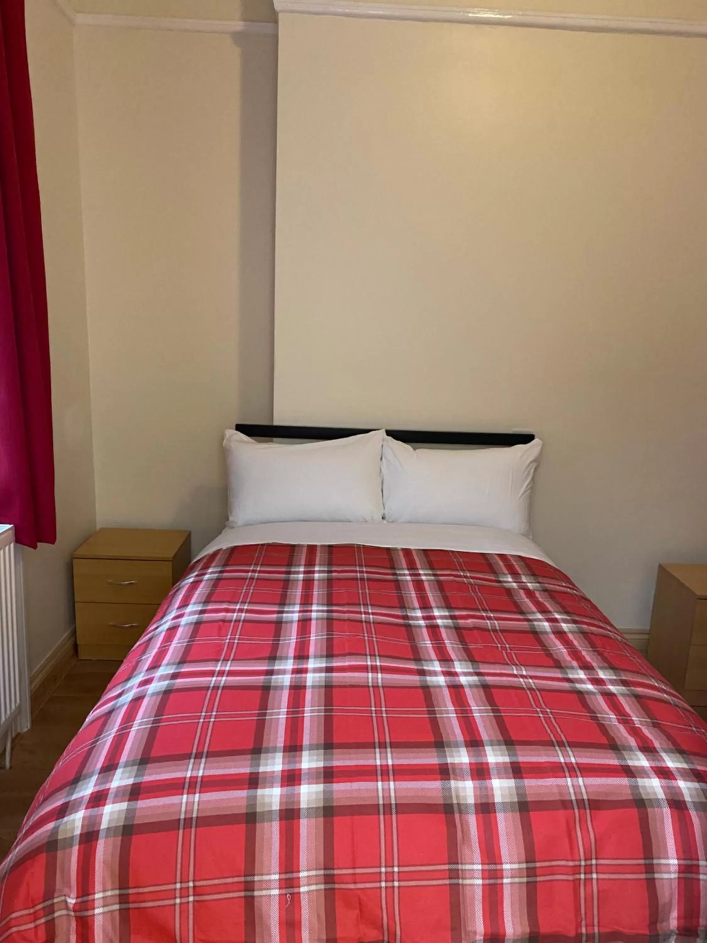 Bed in 27 Argyle Square