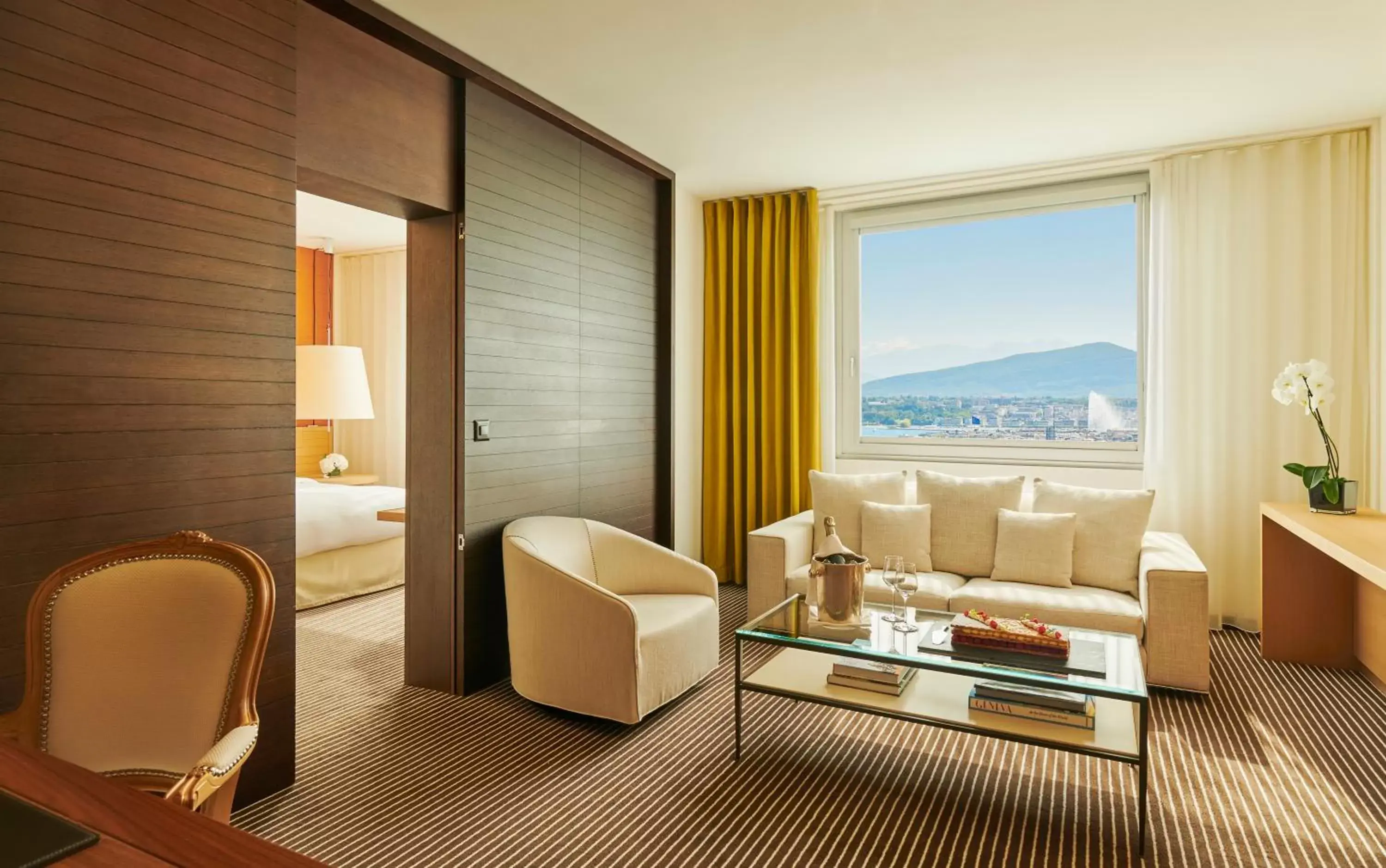 Living room, Seating Area in InterContinental Genève, an IHG Hotel