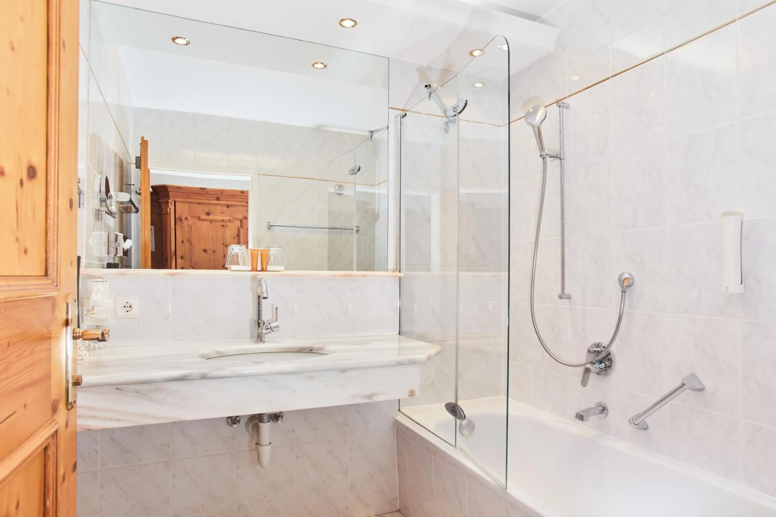 Superior Family Room (2 Adults + 2 Children) in Luxury All Inclusive Resort Schwarzbrunn 4 Sterne Superior