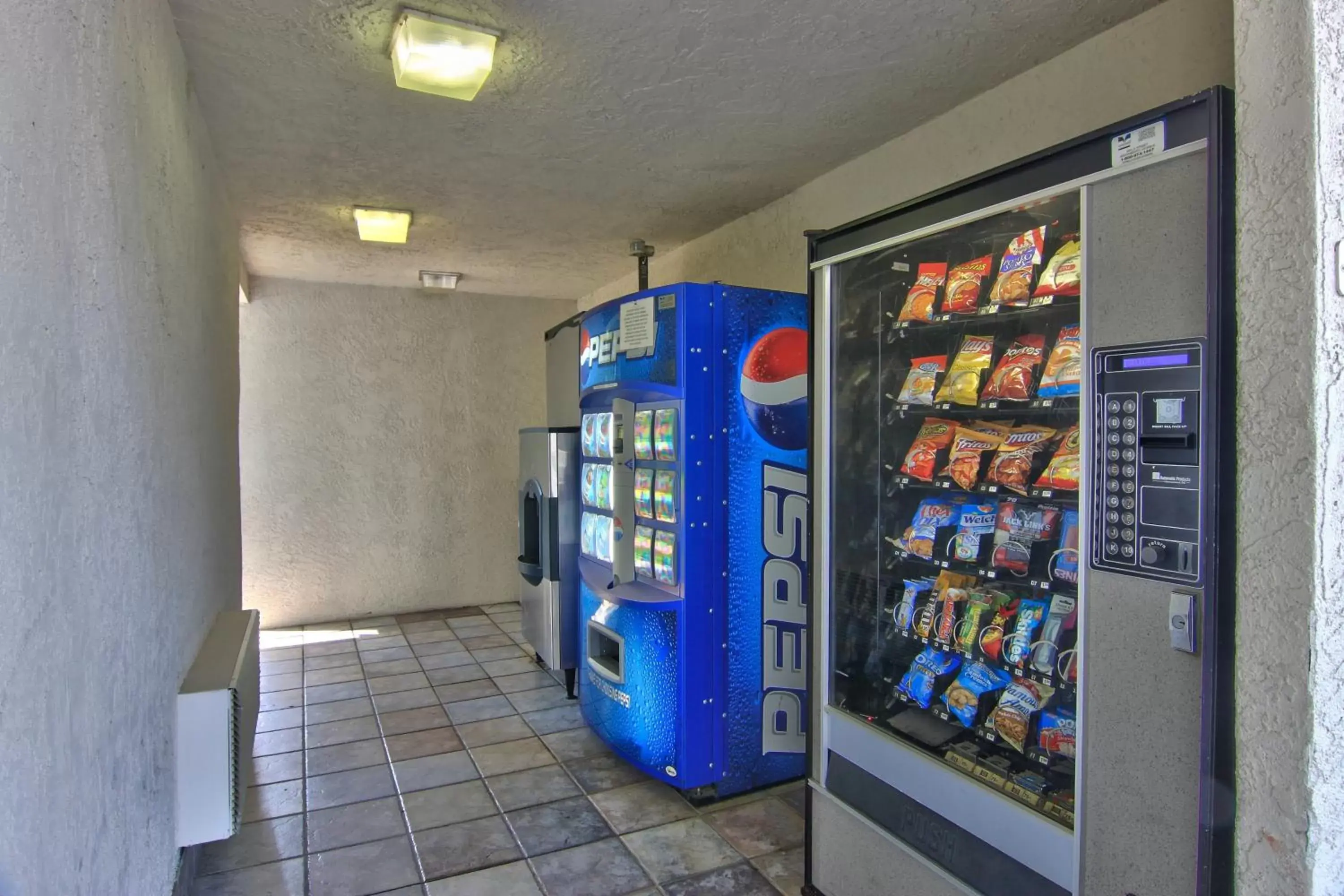 Decorative detail, Supermarket/Shops in Motel 6-West Sacramento, CA