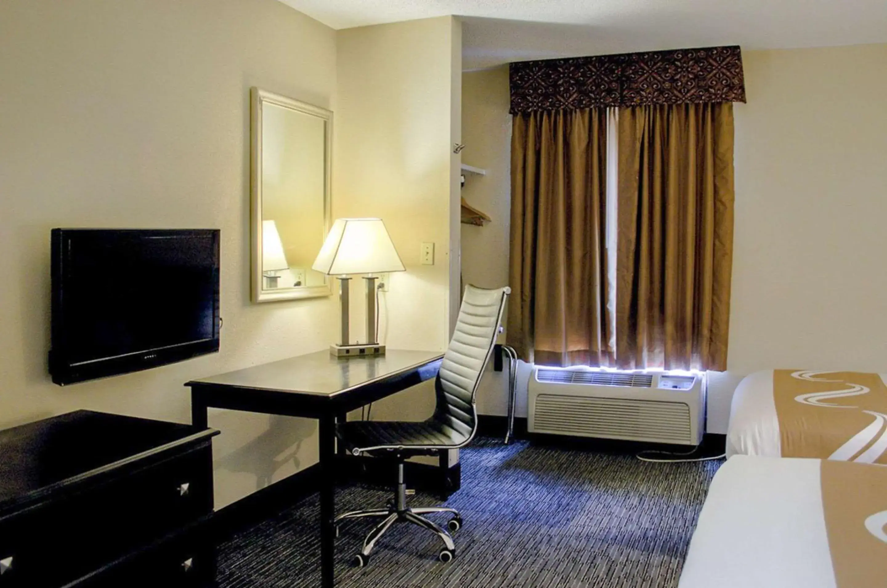 Photo of the whole room, TV/Entertainment Center in Quality Inn & Suites at Airport Blvd I-65