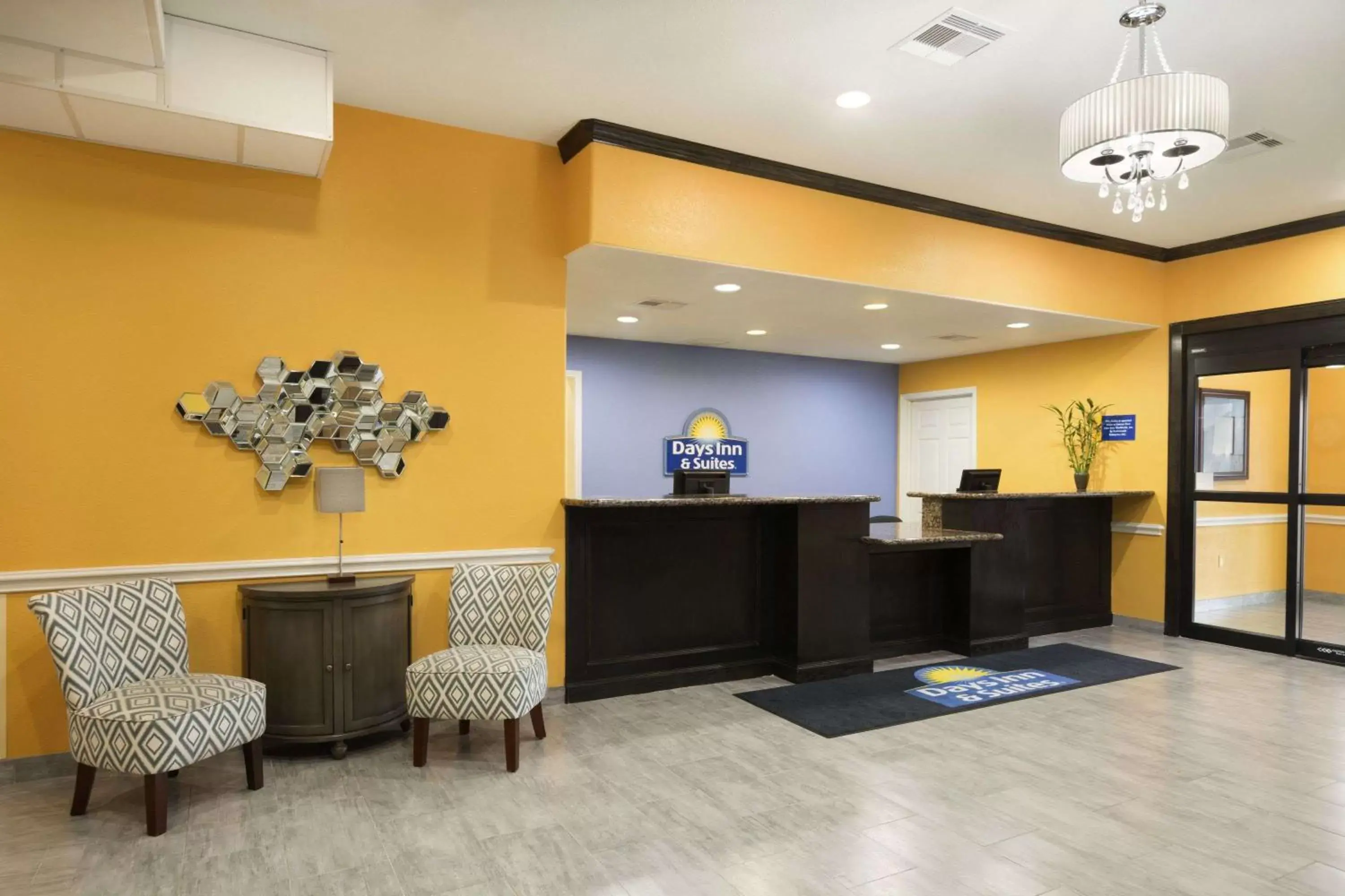 Lobby or reception, Lobby/Reception in Days Inn & Suites by Wyndham Galveston West/Seawall