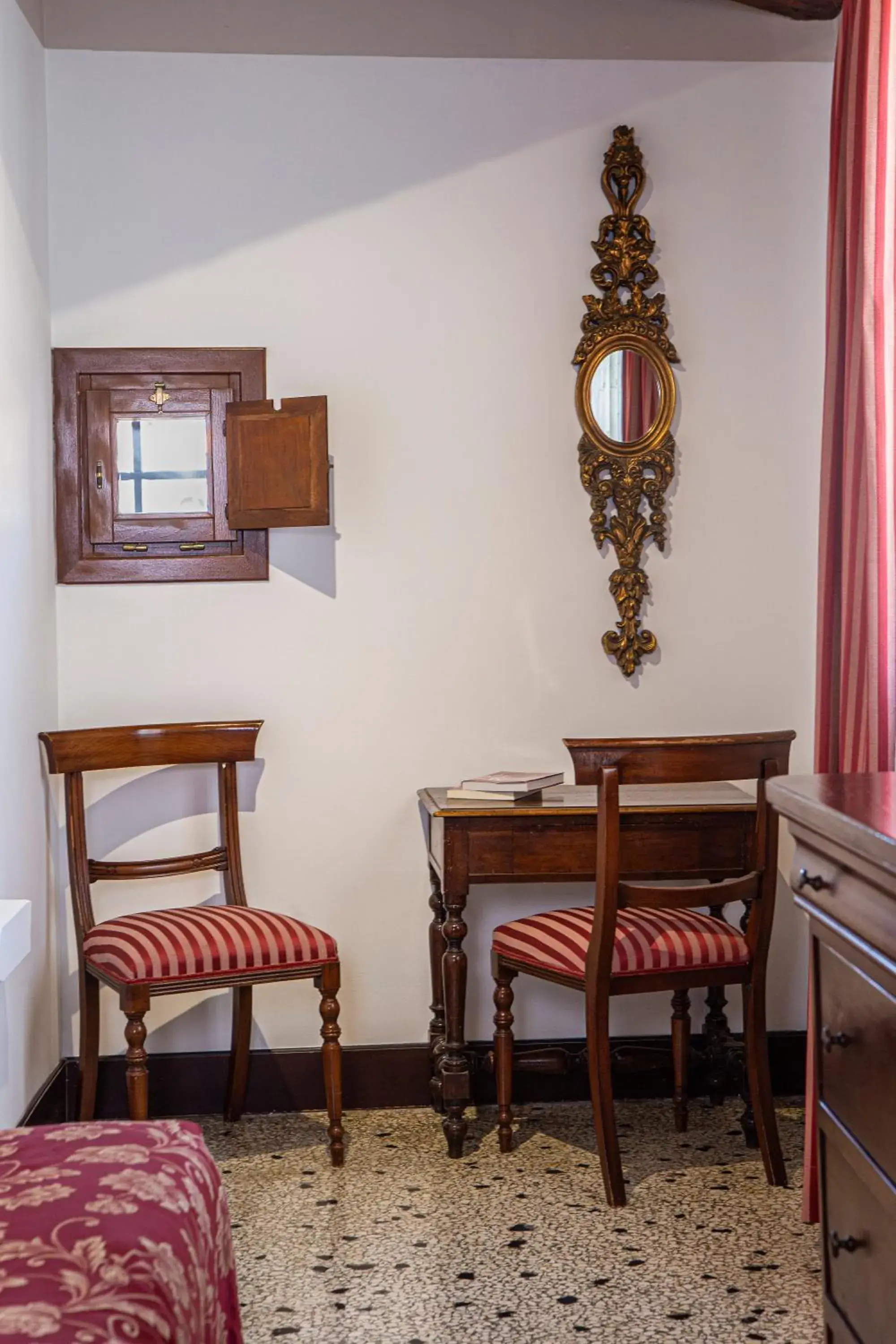 Photo of the whole room, Seating Area in Locanda Casa Martini