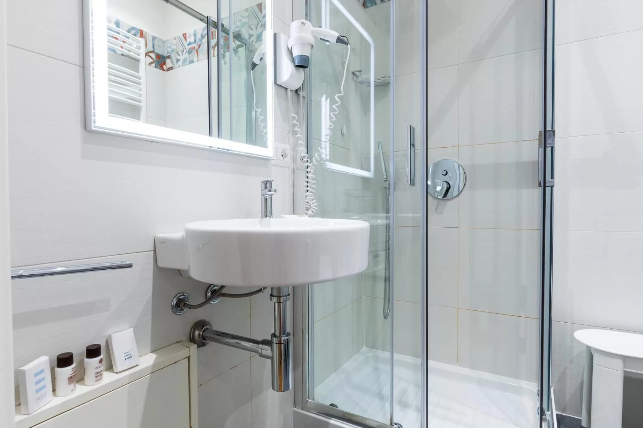 Shower in Belmonte102 Esclusive Suites