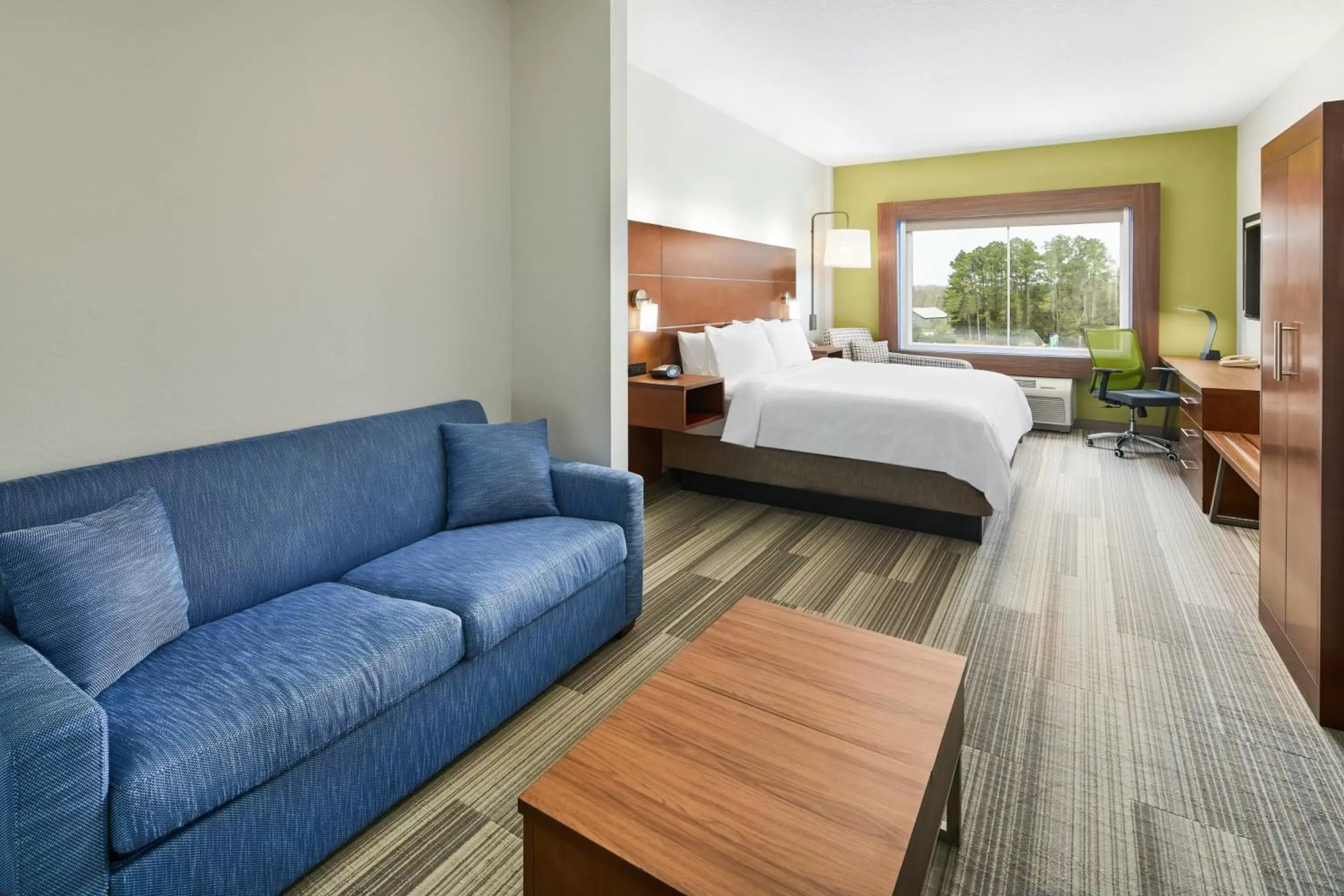 Bedroom in Holiday Inn Express Palatka Northwest, an IHG Hotel