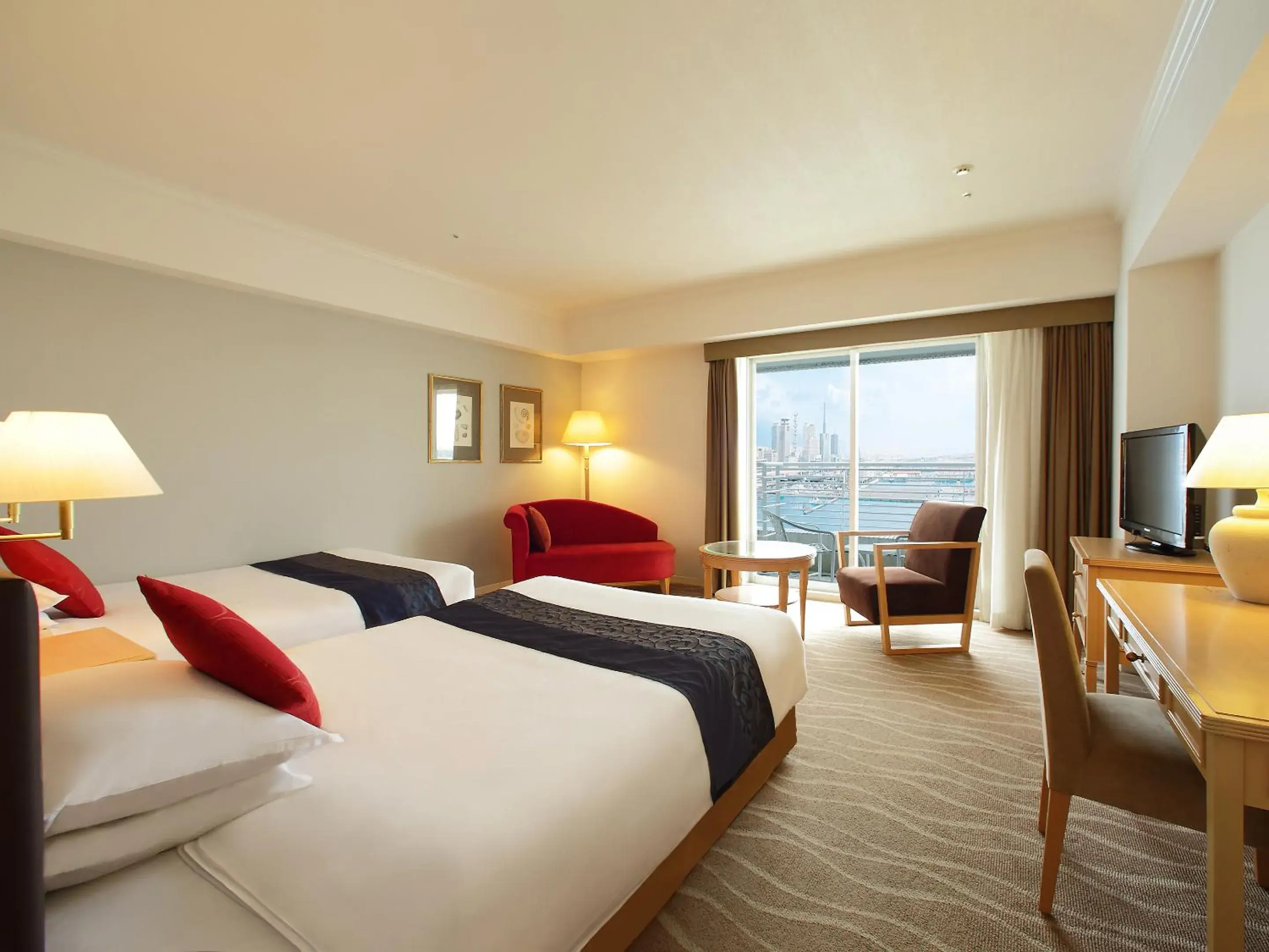 Photo of the whole room, Room Photo in Kobe Meriken Park Oriental Hotel
