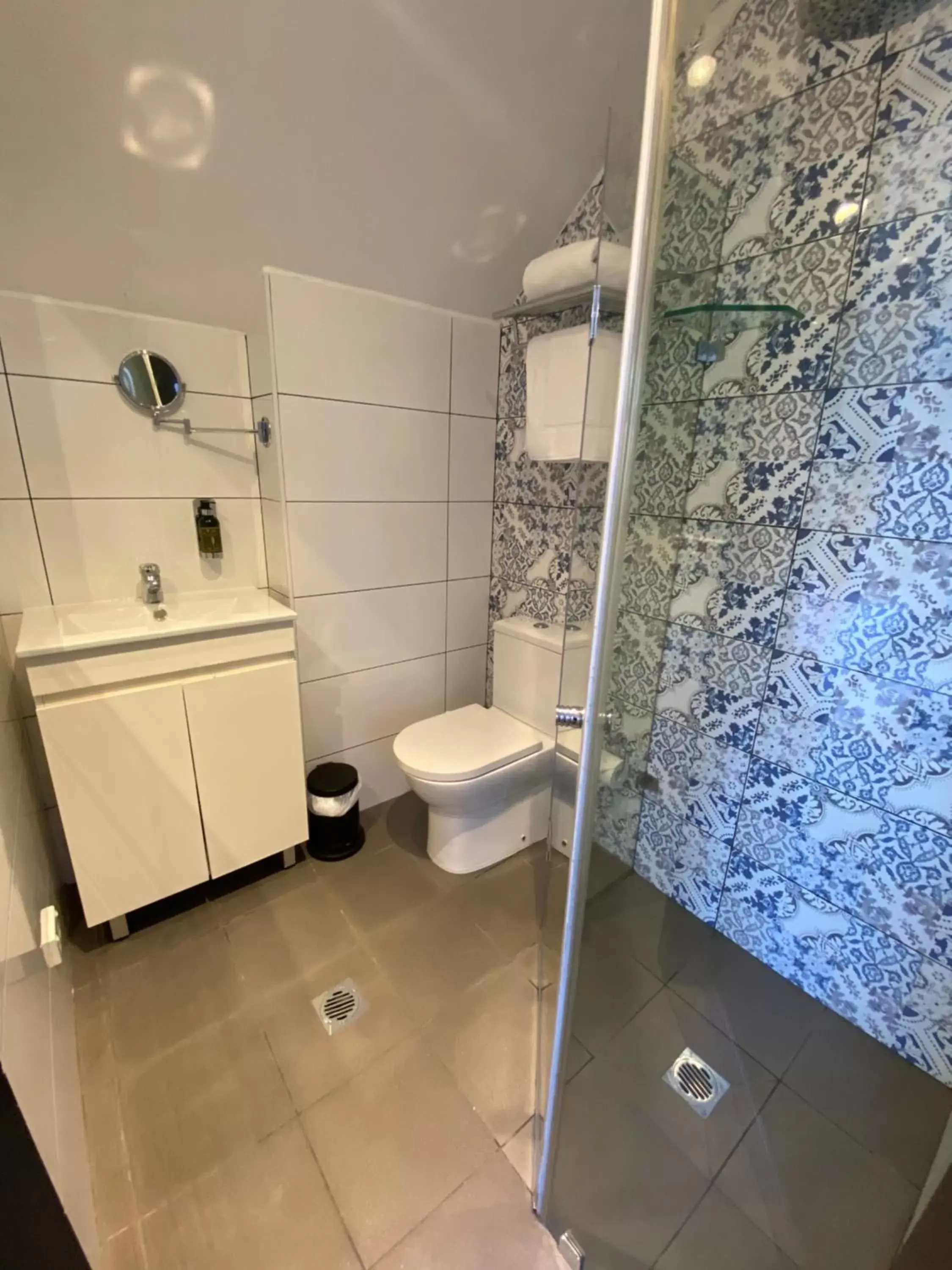 Bathroom in Glenferrie Lodge