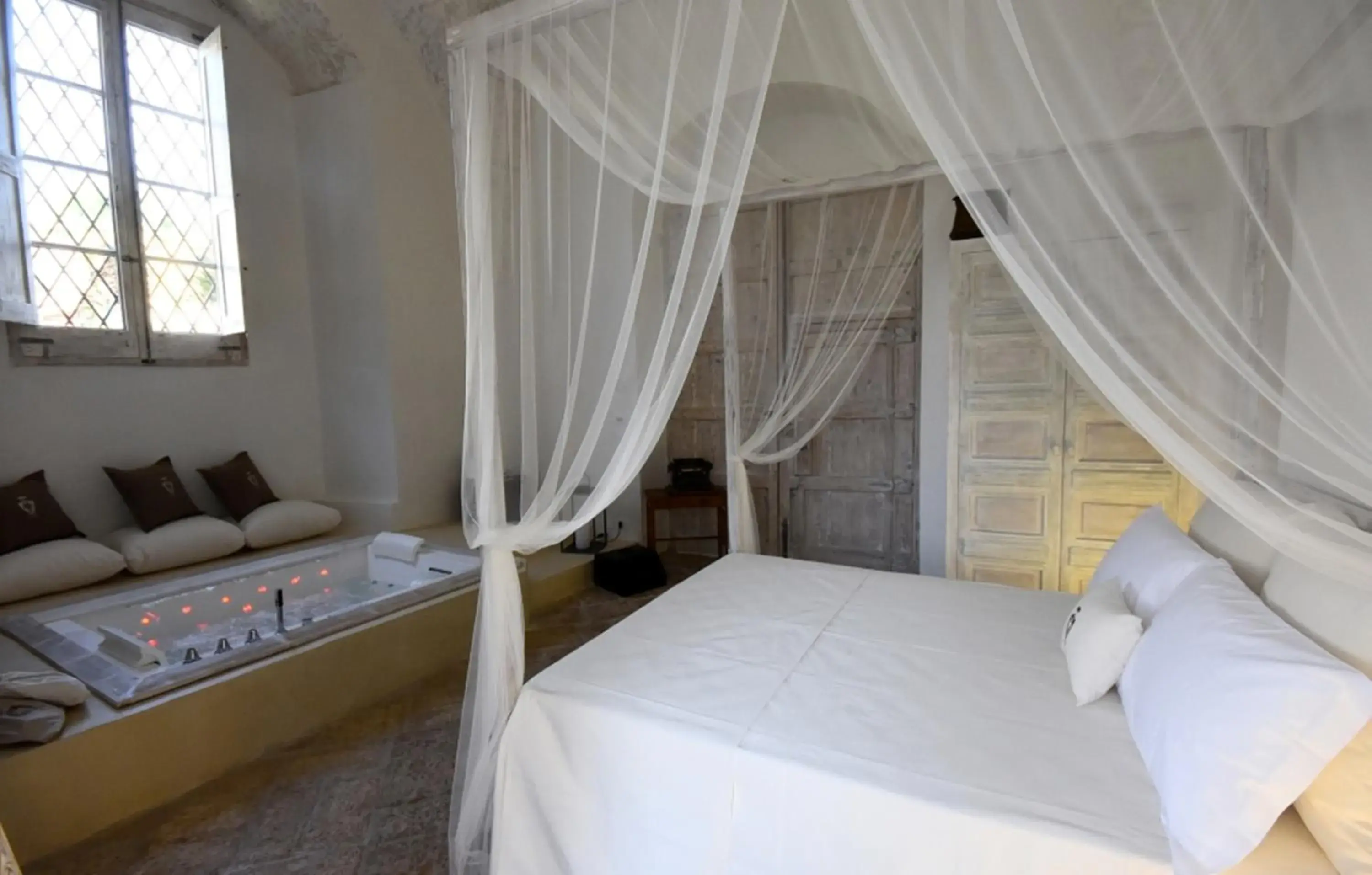 Bedroom, Bed in Palazzo Castriota Scanderberg