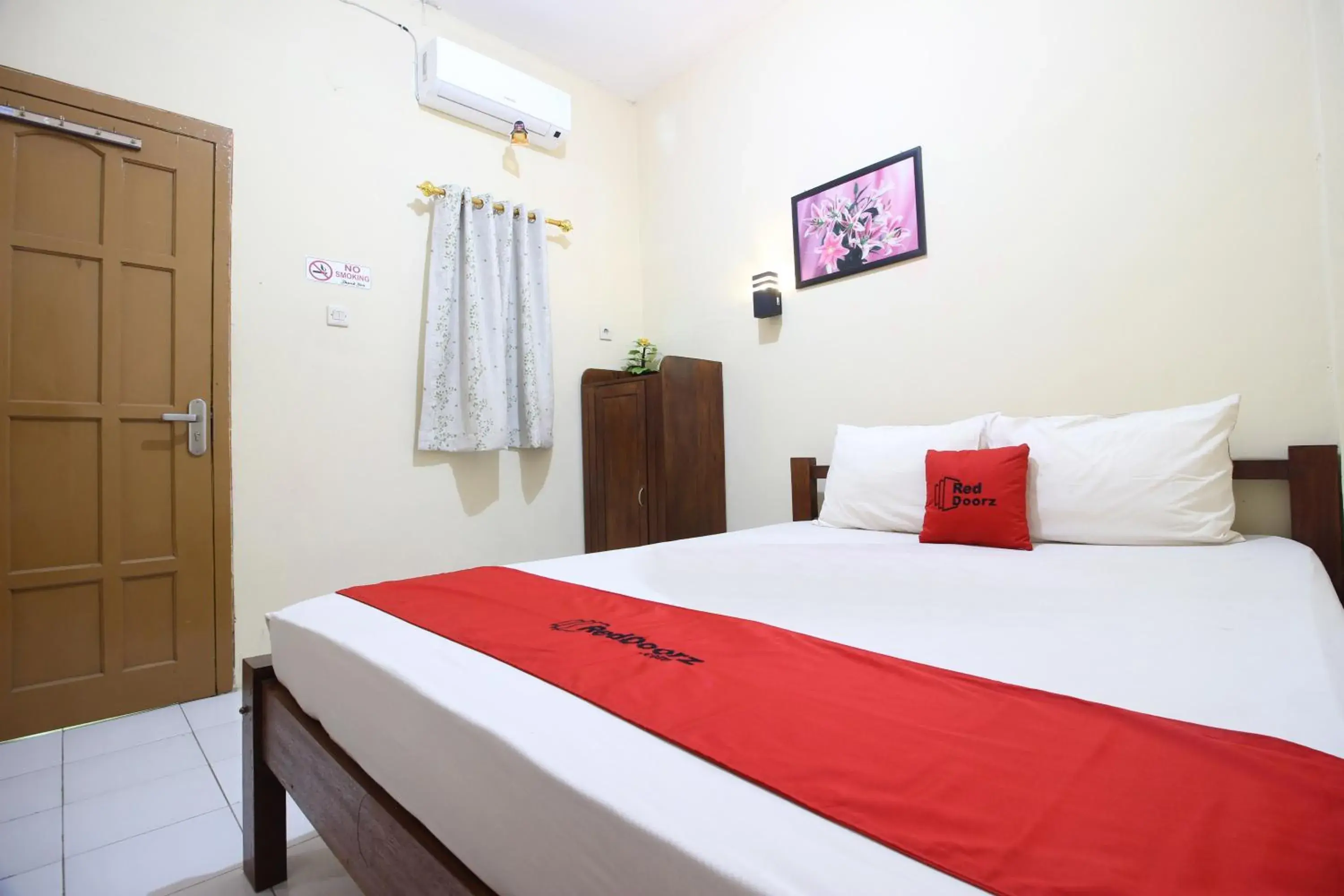 Bedroom, Bed in RedDoorz @ Jalan Parangtritis Bedroom, Bed in RedDoorz @ Jalan Parangtritis