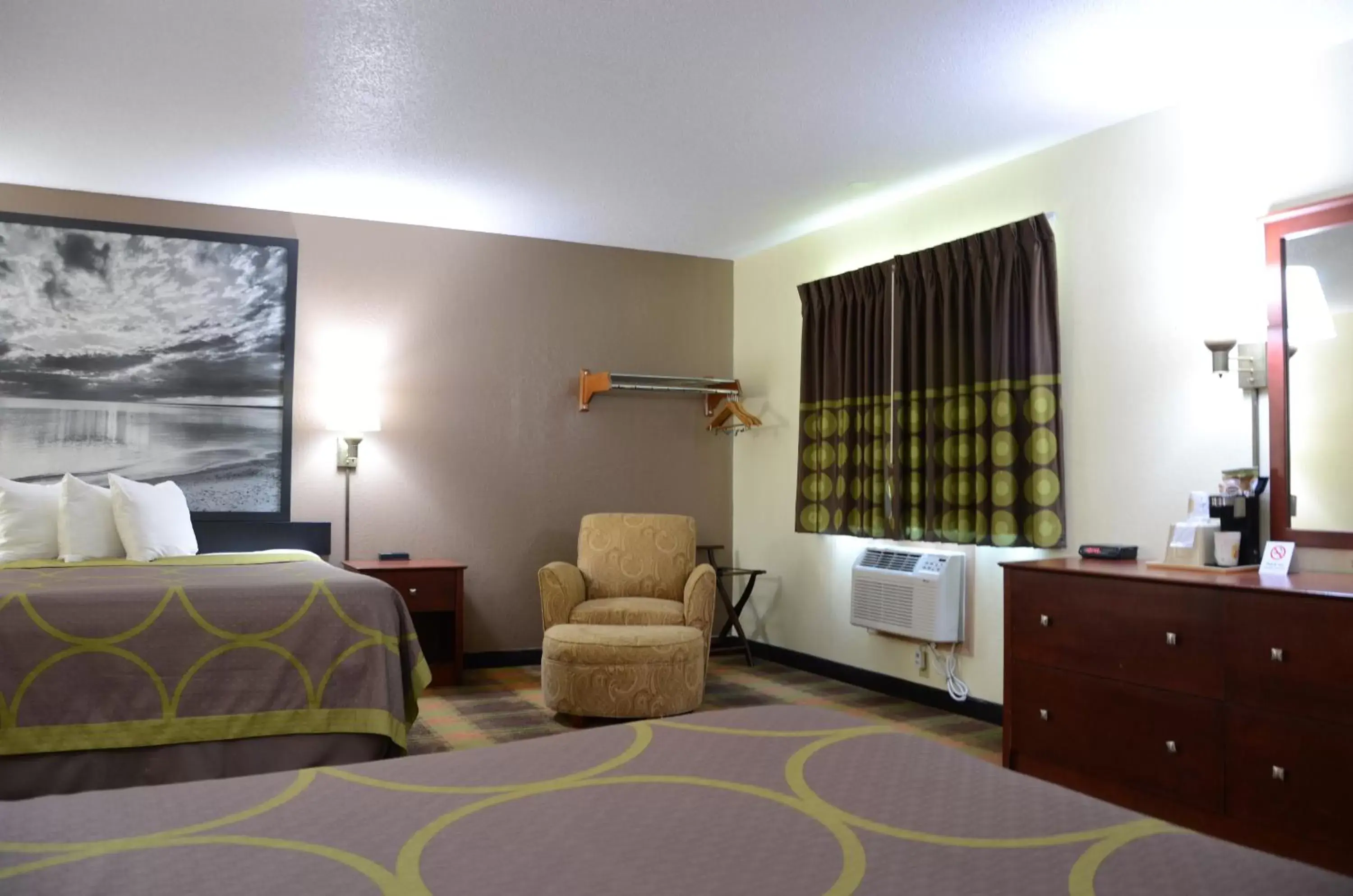 Photo of the whole room in Super 8 by Wyndham Oskaloosa IA