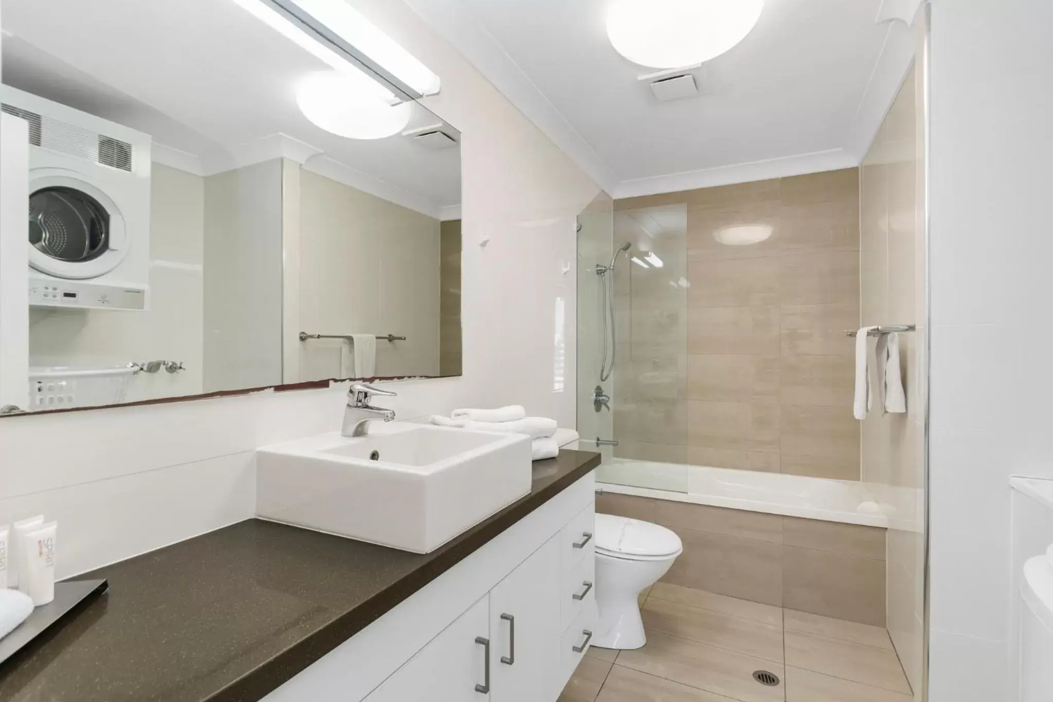 Bathroom in Mariners North Holiday Apartments