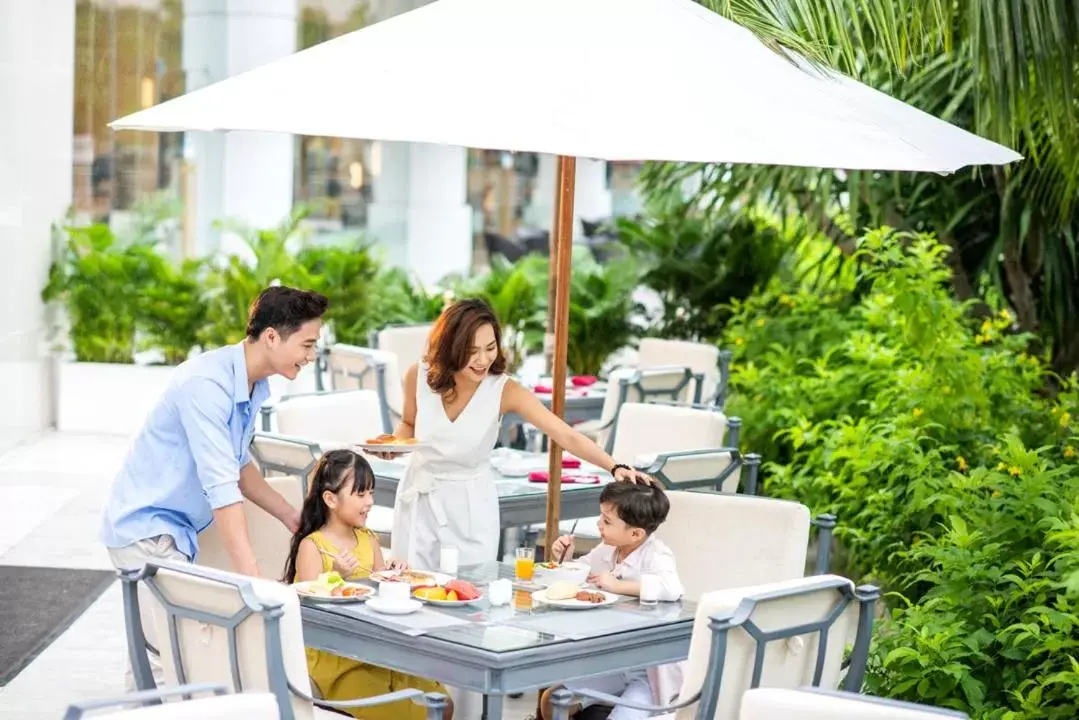 Breakfast, Restaurant/Places to Eat in Vinpearl Resort & Spa Nha Trang Bay