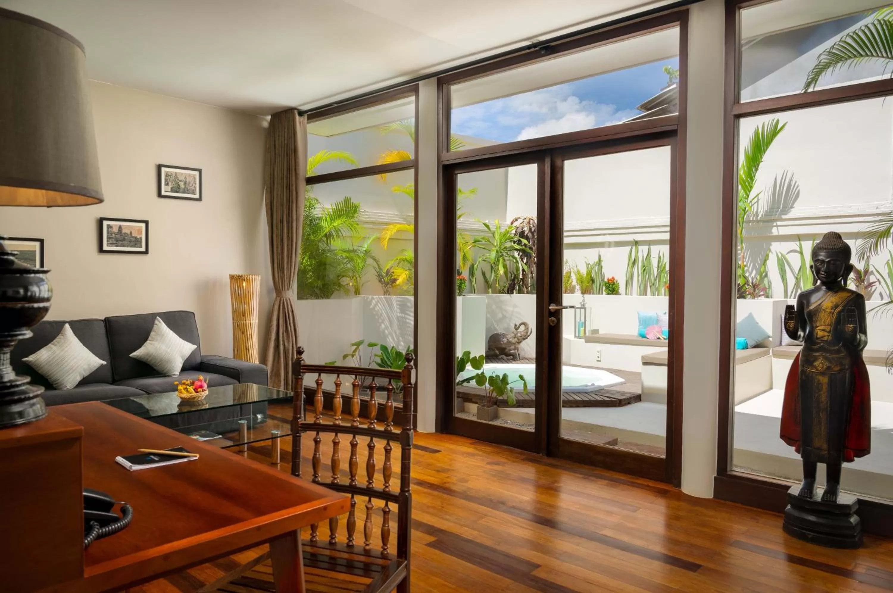 Garden in Heritage Suites Hotel