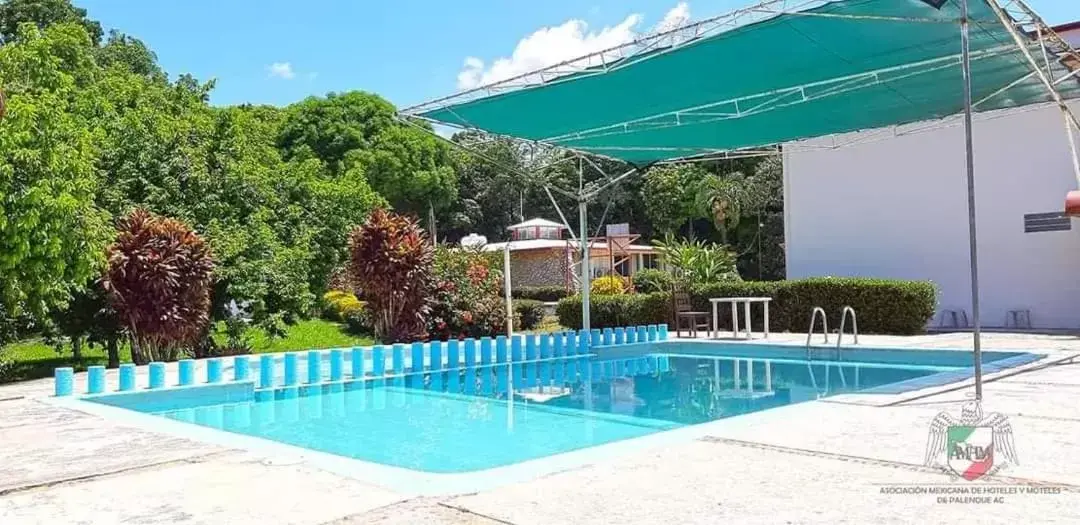 Swimming Pool in Hotel Los Leones