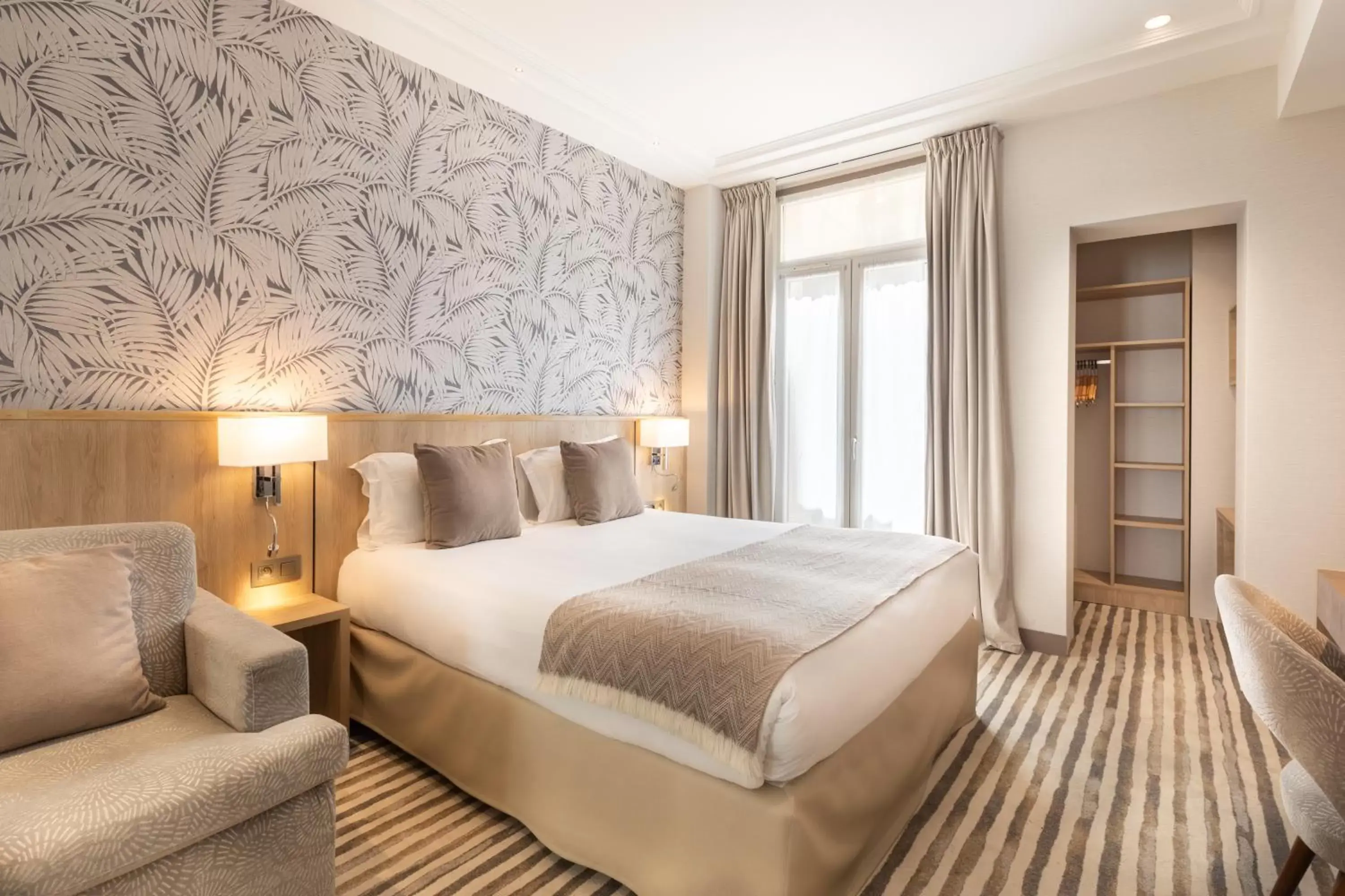 Bed in Prince Albert Lyon Bercy Bed in Prince Albert Lyon Bercy