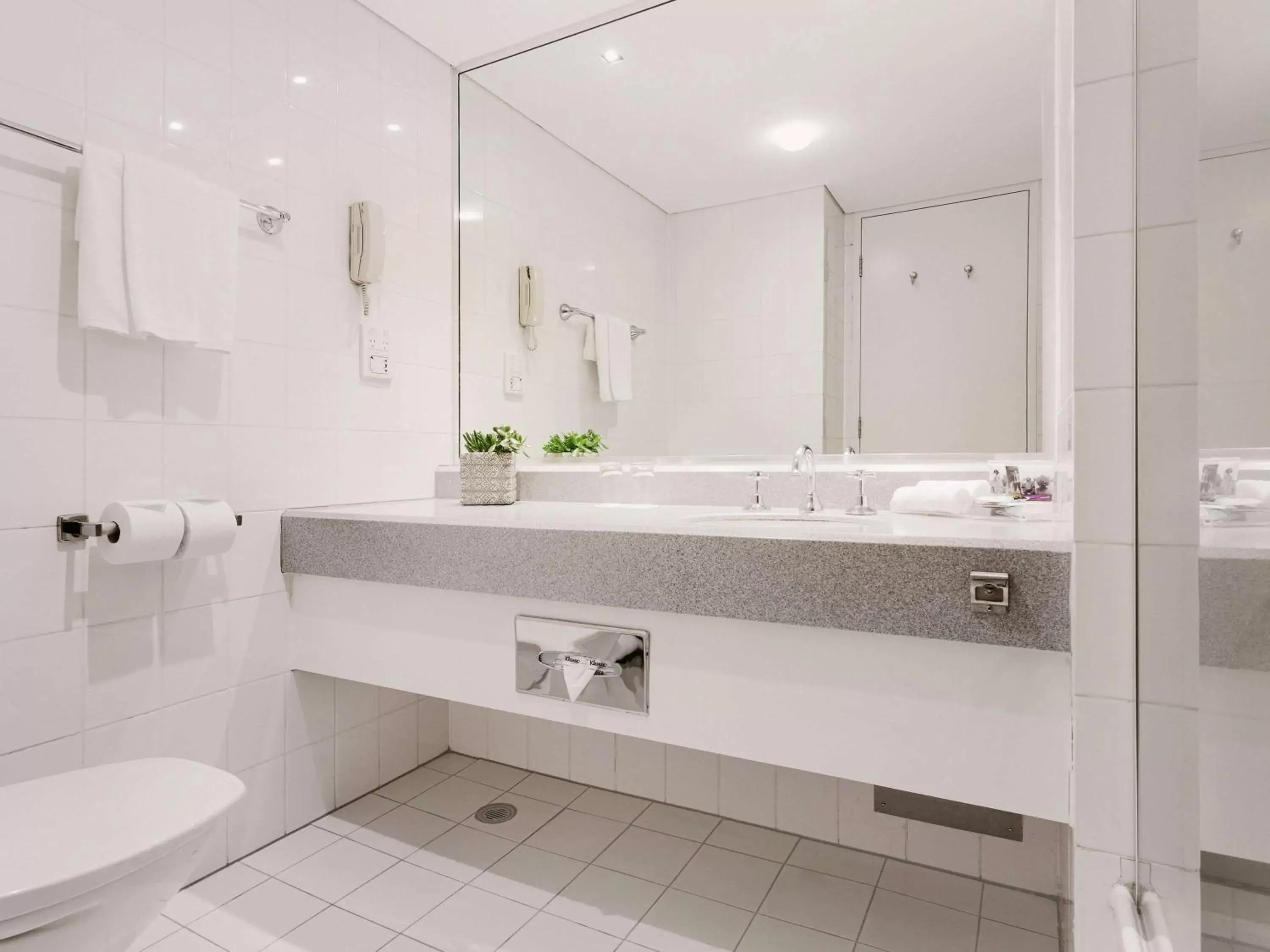 Photo of the whole room, Bathroom in Mercure Melbourne Albert Park