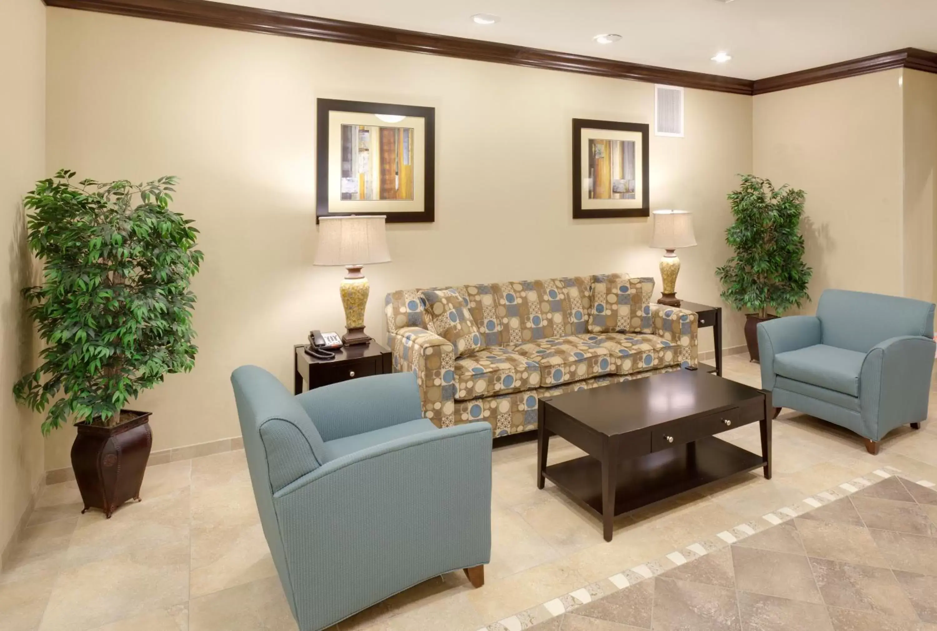 Property building, Seating Area in Holiday Inn Express & Suites - Omaha I - 80, an IHG Hotel