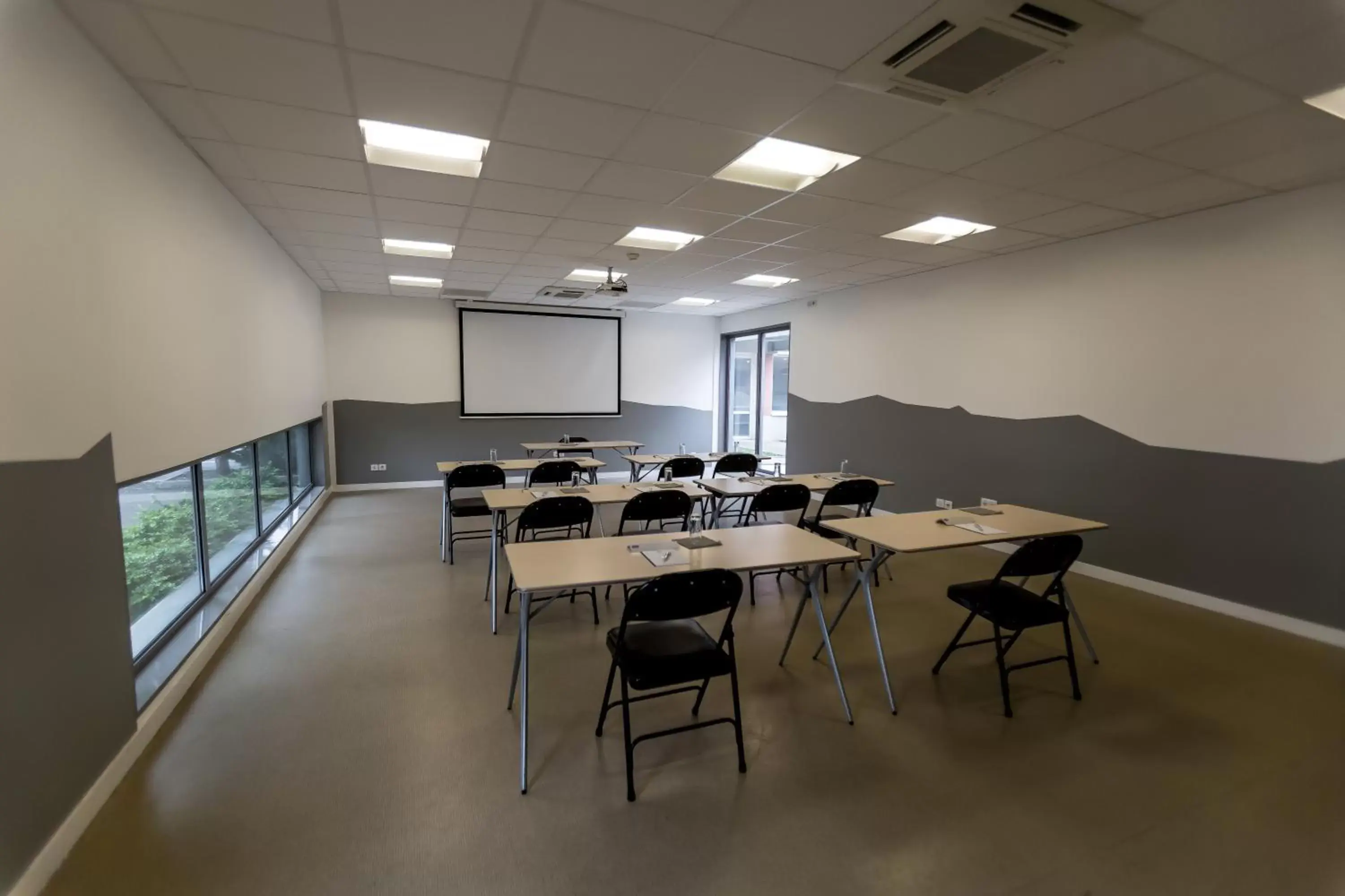 Meeting/conference room in Kyriad Clermont-Ferrand-Sud - La Pardieu