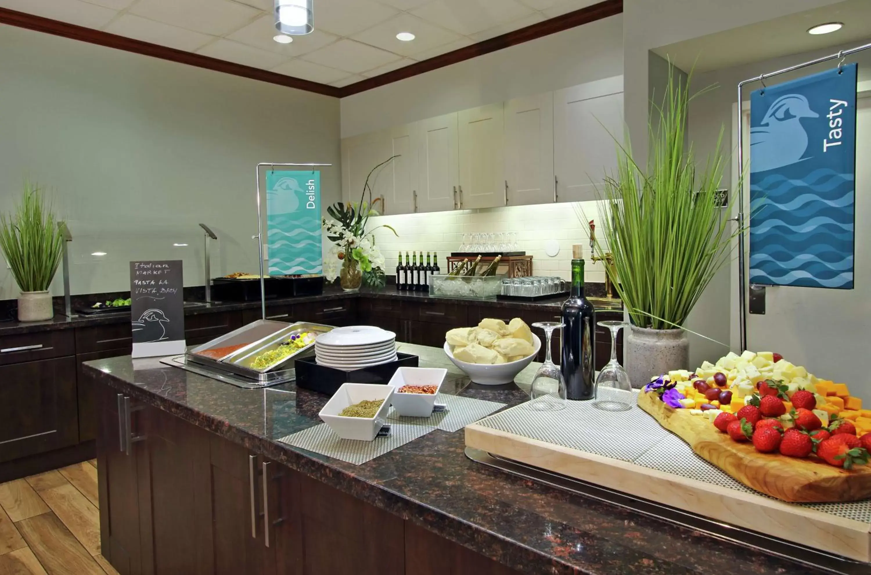 Dining area in Homewood Suites by Hilton Fort Lauderdale Airport-Cruise Port