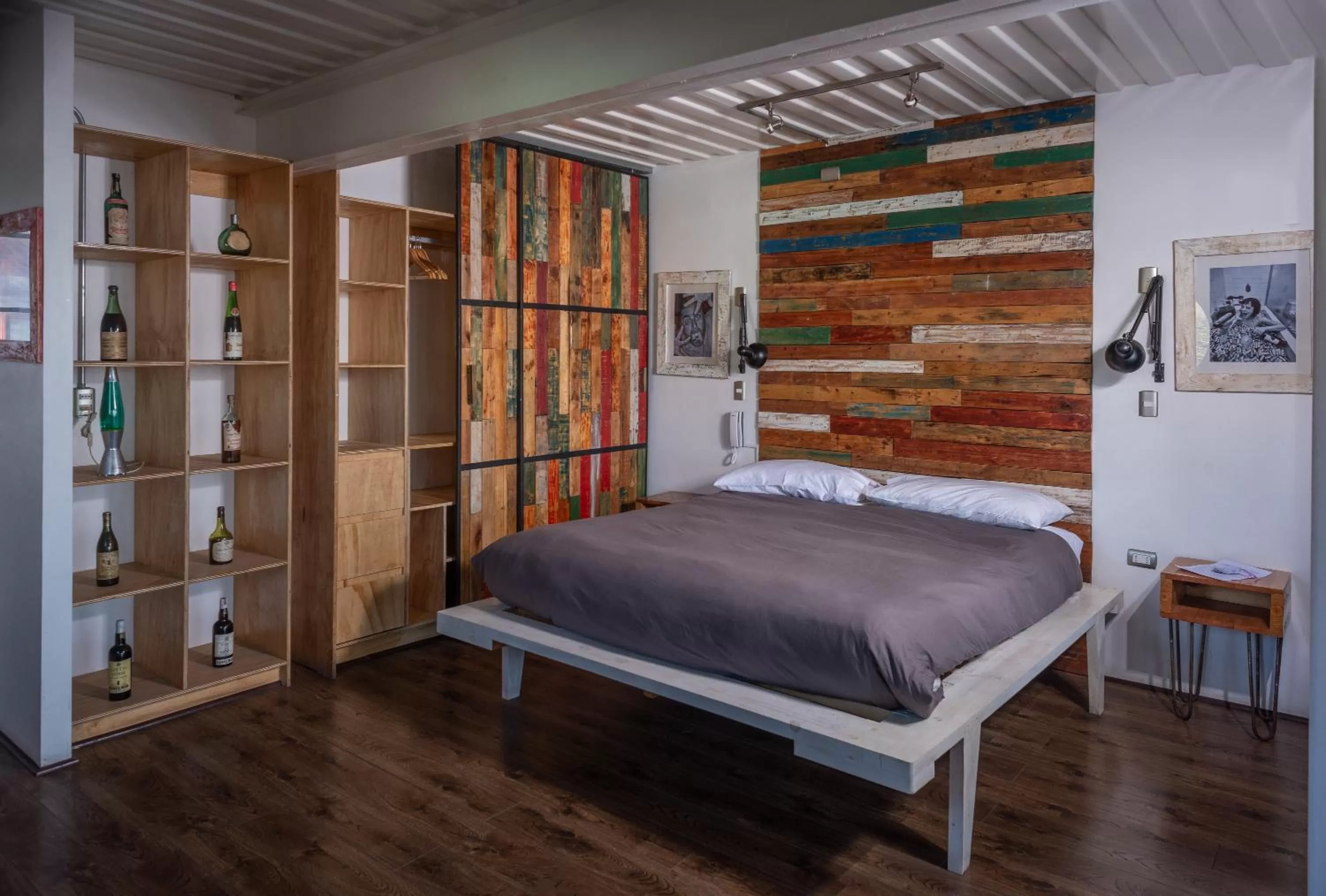 Bed in Hotel Winebox Valparaiso