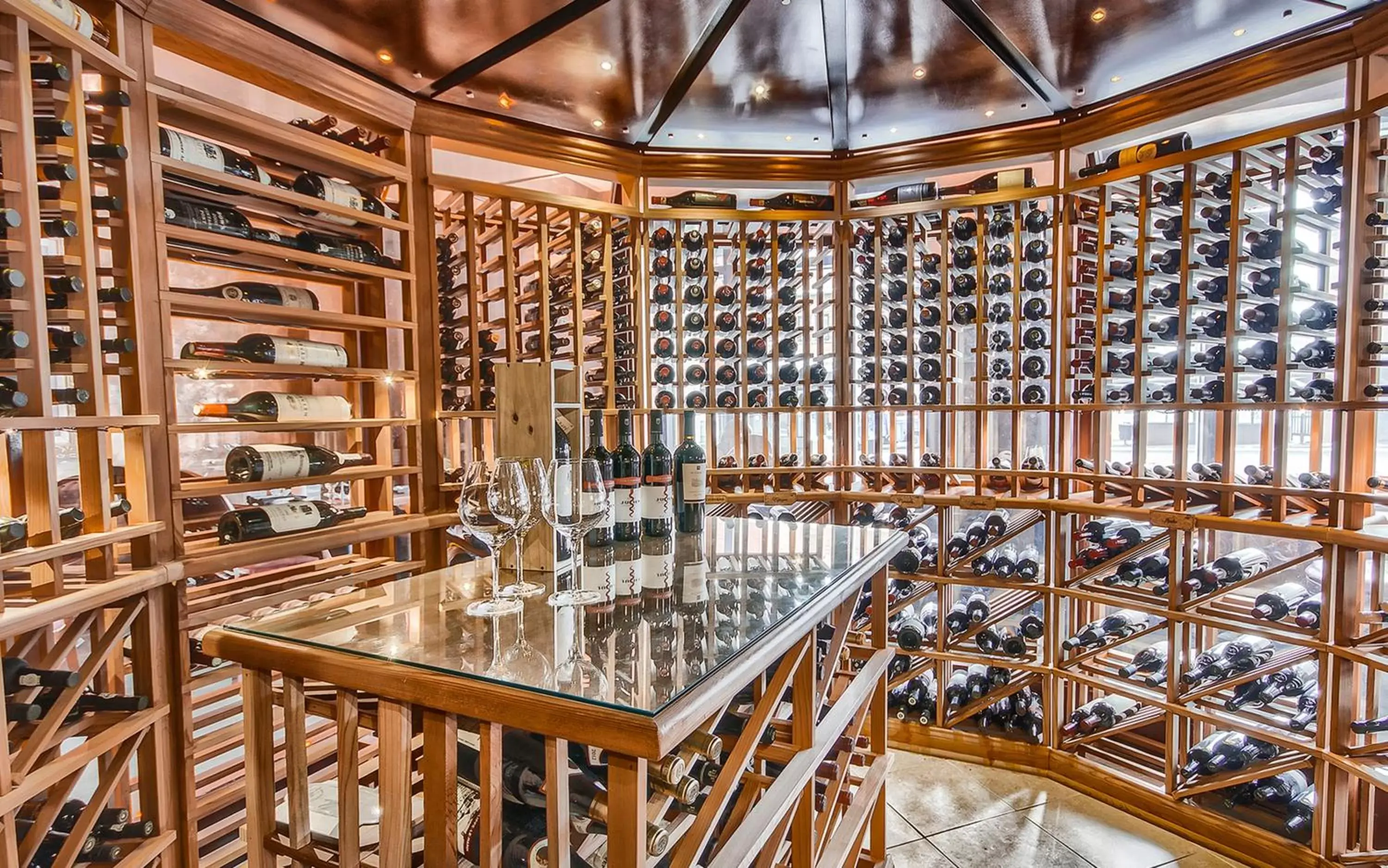 Lounge or bar in Hôtel Palace Royal Centre-Ville Québec par JARO Lounge or bar in Hôtel Palace Royal Centre-Ville Québec par JARO