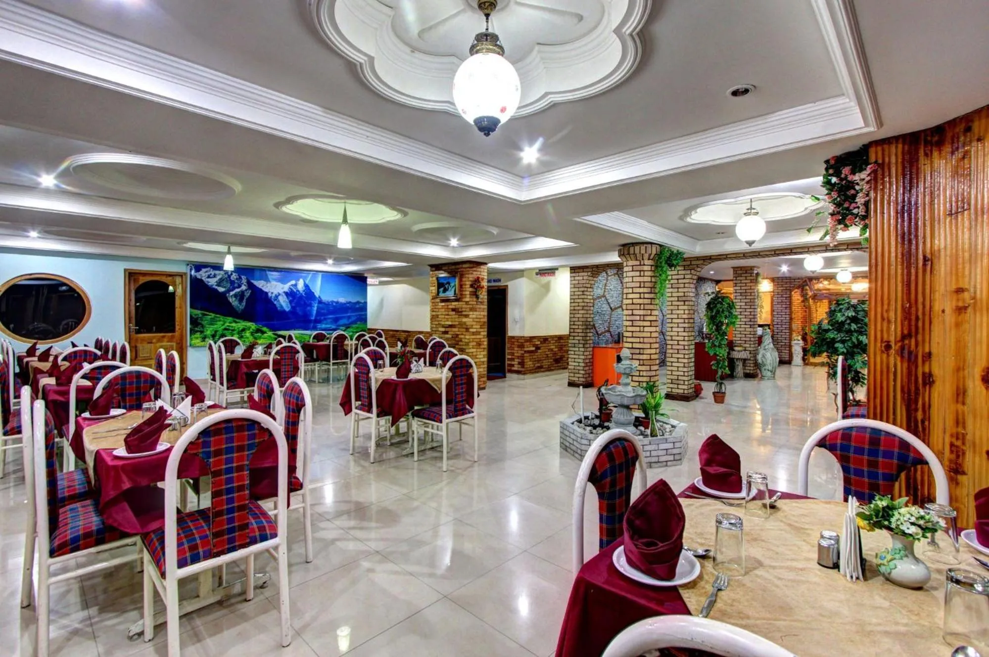 Restaurant/places to eat in Hotel Mountain Top