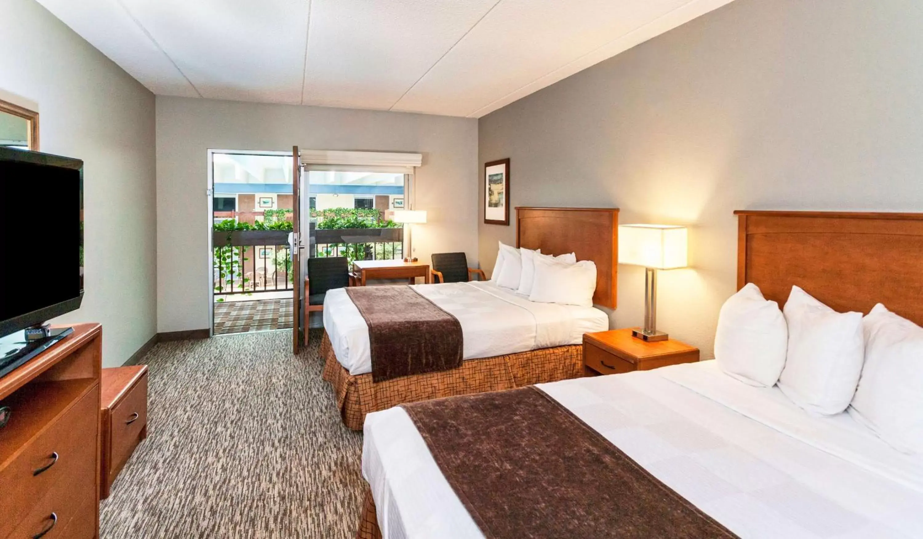 Queen Suite with Two Queen Beds - Second Floor in Best Western Bridgeview Hotel