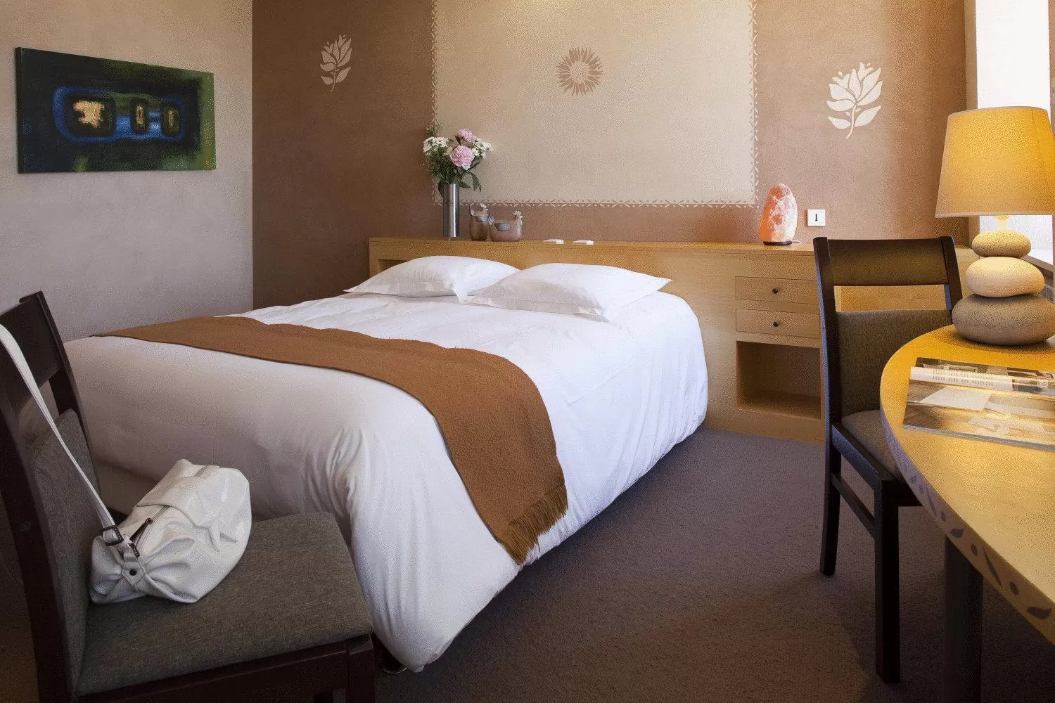 Bedroom, Bed in Logis Hôtel-Restaurant Le Commerce