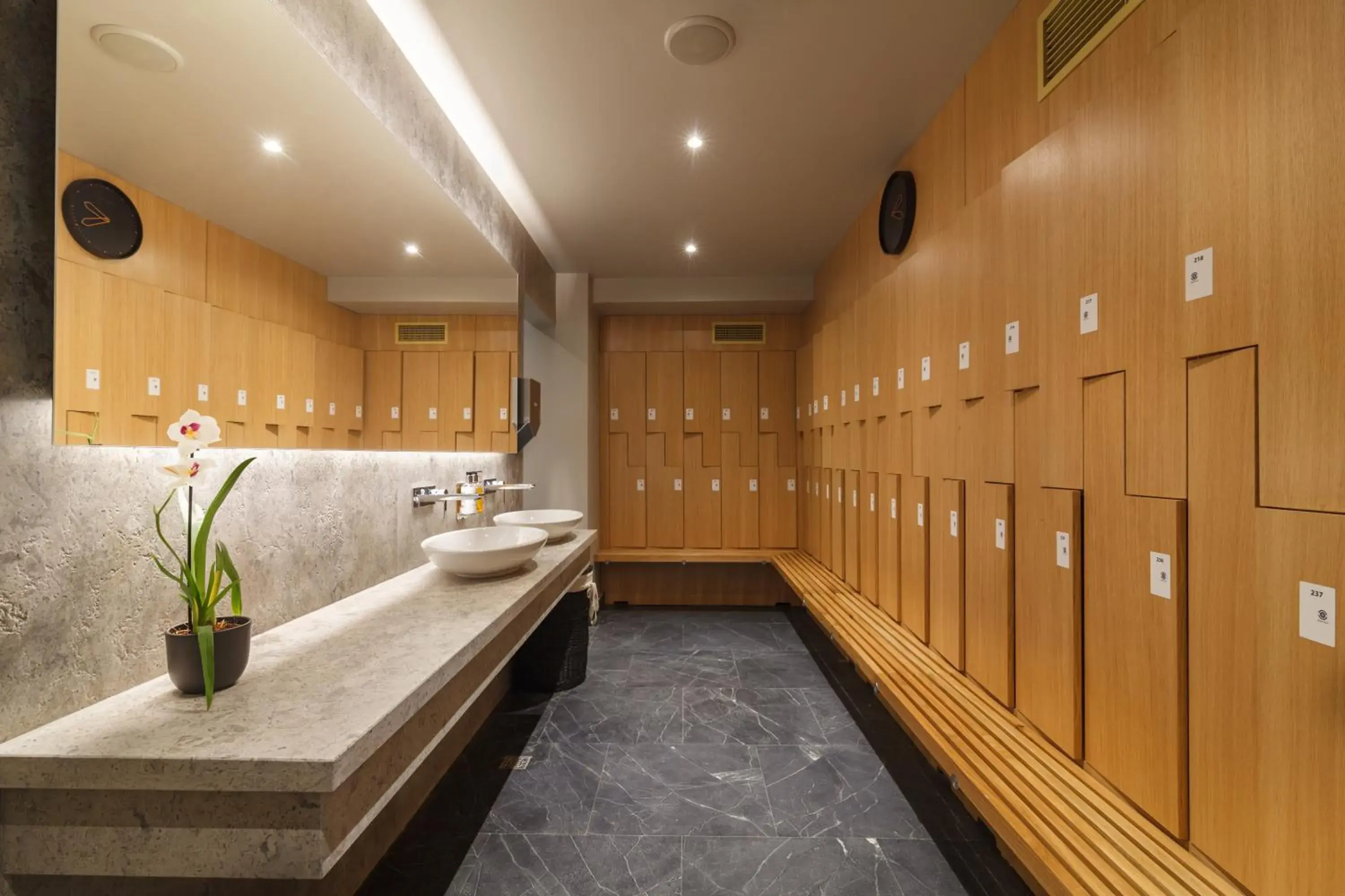 Spa and wellness centre/facilities, Bathroom in Crowne Plaza Bucharest, an IHG Hotel
