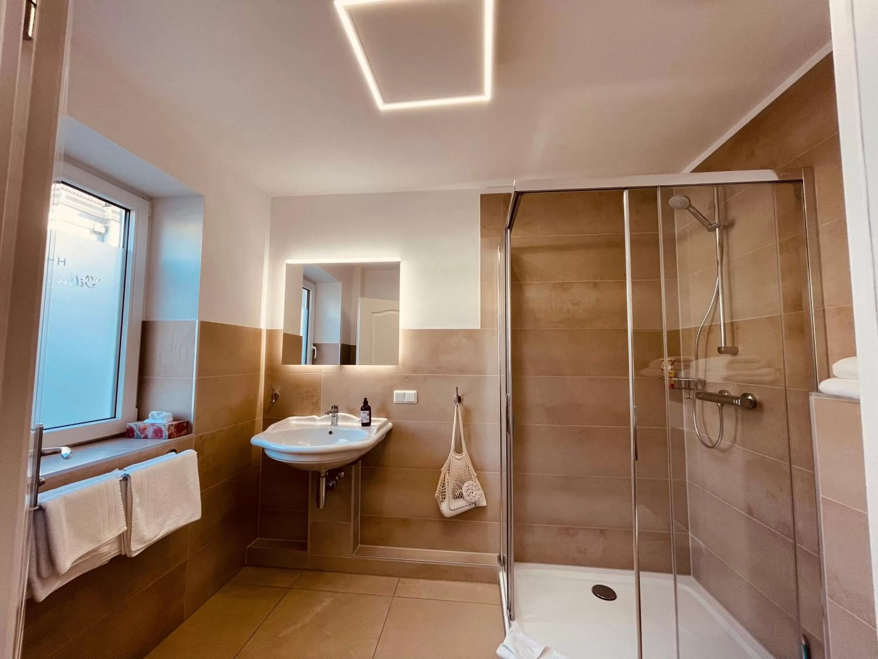 Shower in Villa Antonia