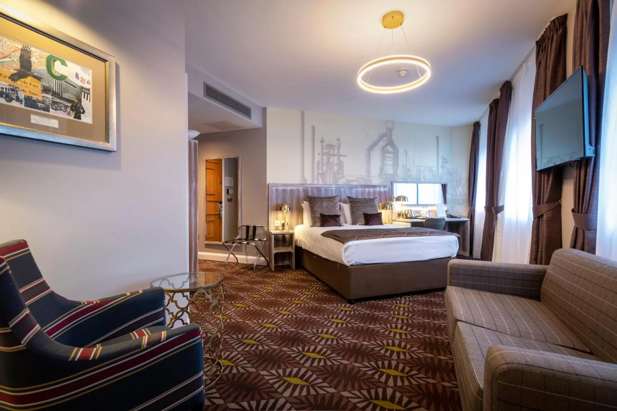 Photo of the whole room in The Saxon Crown Wetherspoon